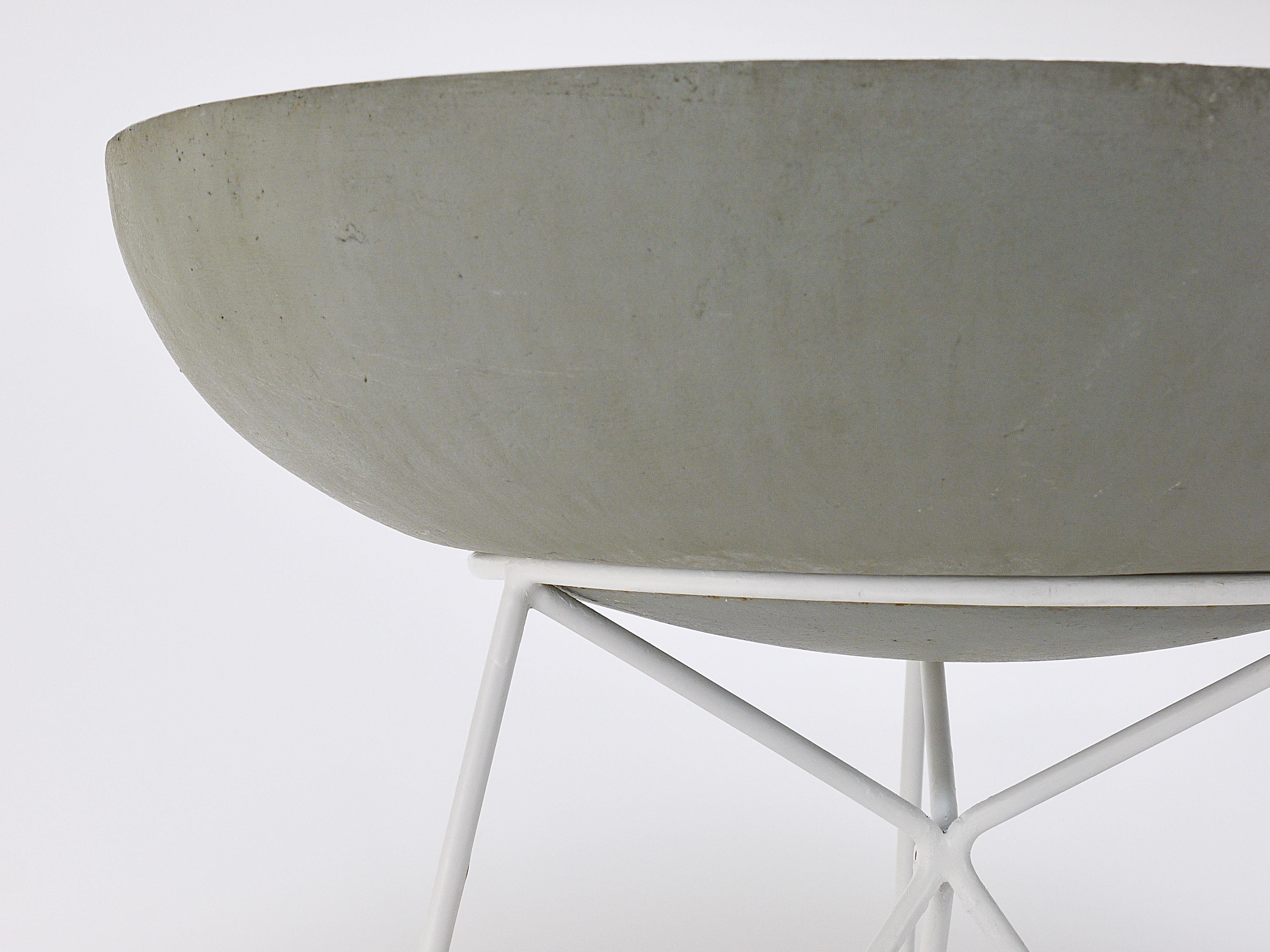 Large Eternit Concrete Bowl Planter, Tripod Loop Base, Switzerland, 1950s In Good Condition For Sale In Vienna, AT