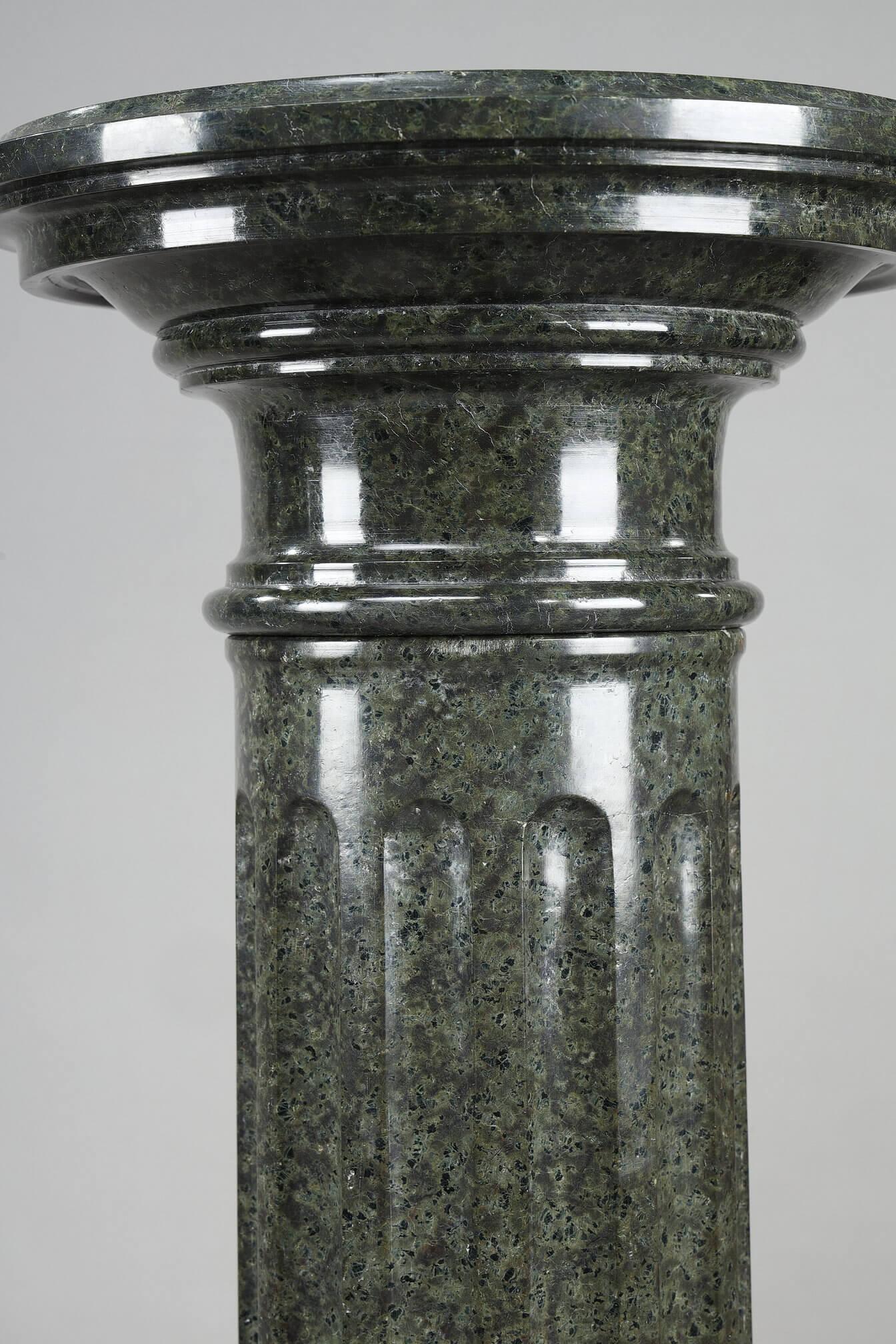 Two large fluted green marble columns For Sale 6