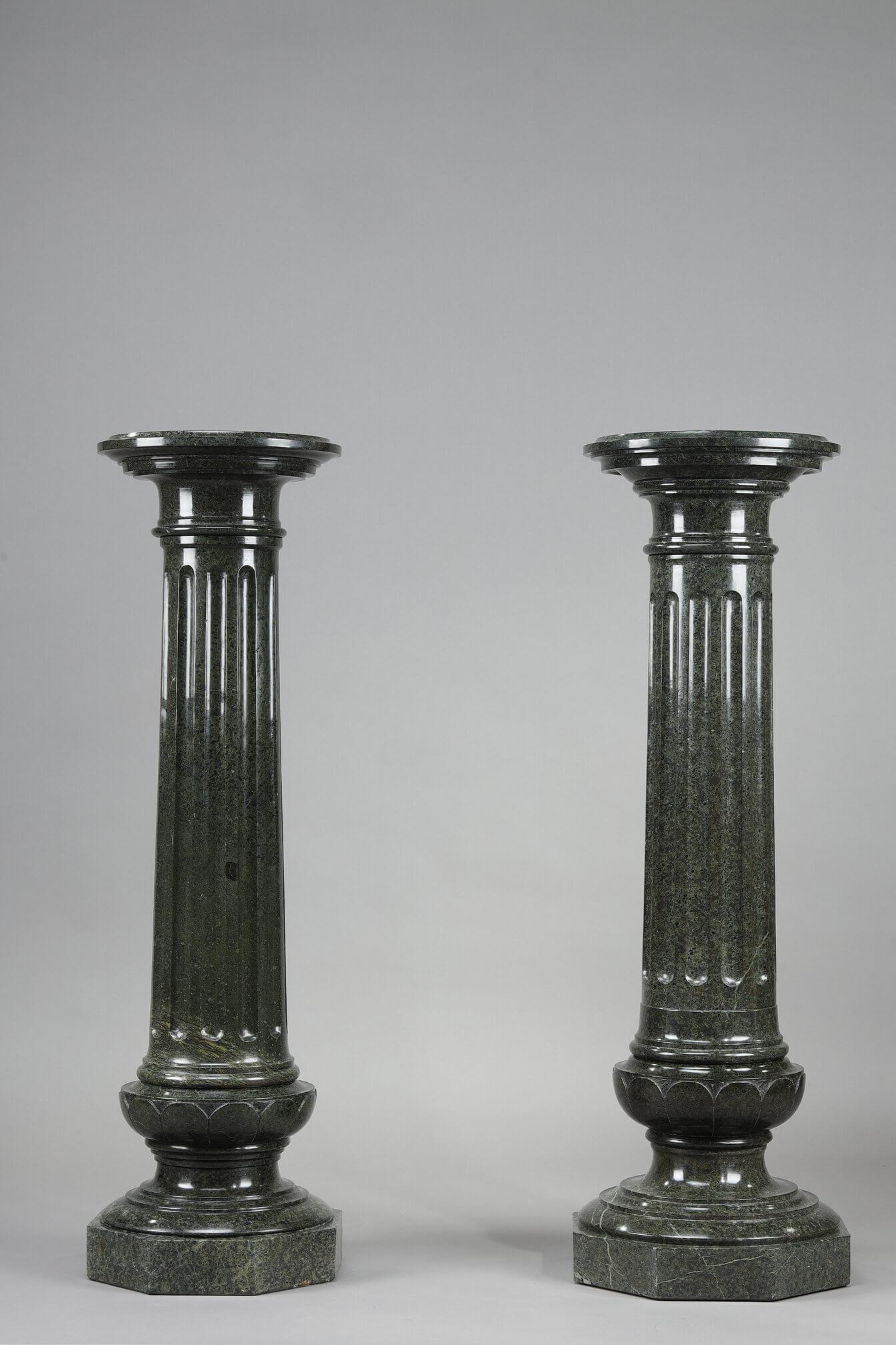 French Two large fluted green marble columns For Sale