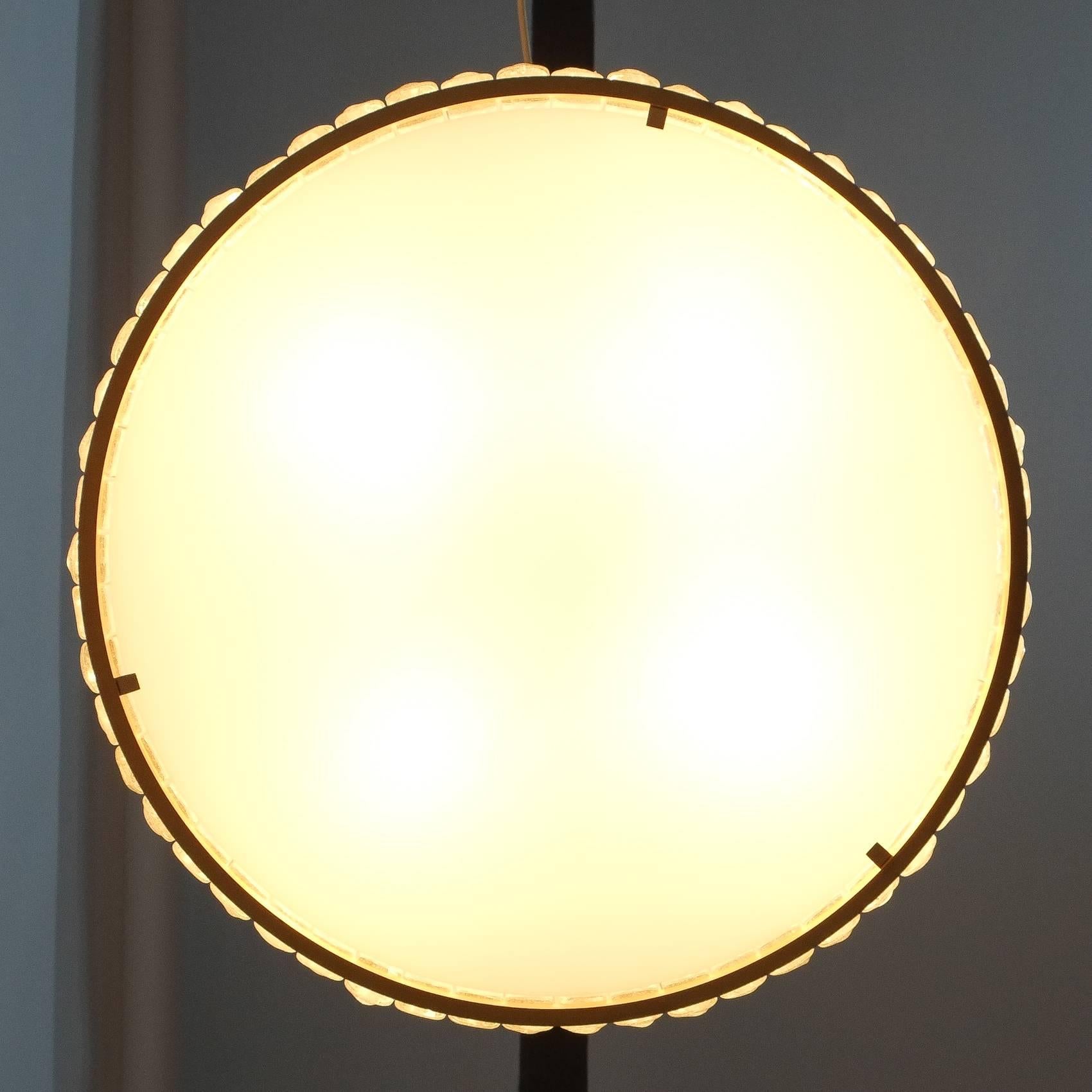Art-Déco-Lampen mit Einbaubeleuchtung aus Messing und Glas von Jean Perzel, Frankreich  (Handgeschnitzt) im Angebot