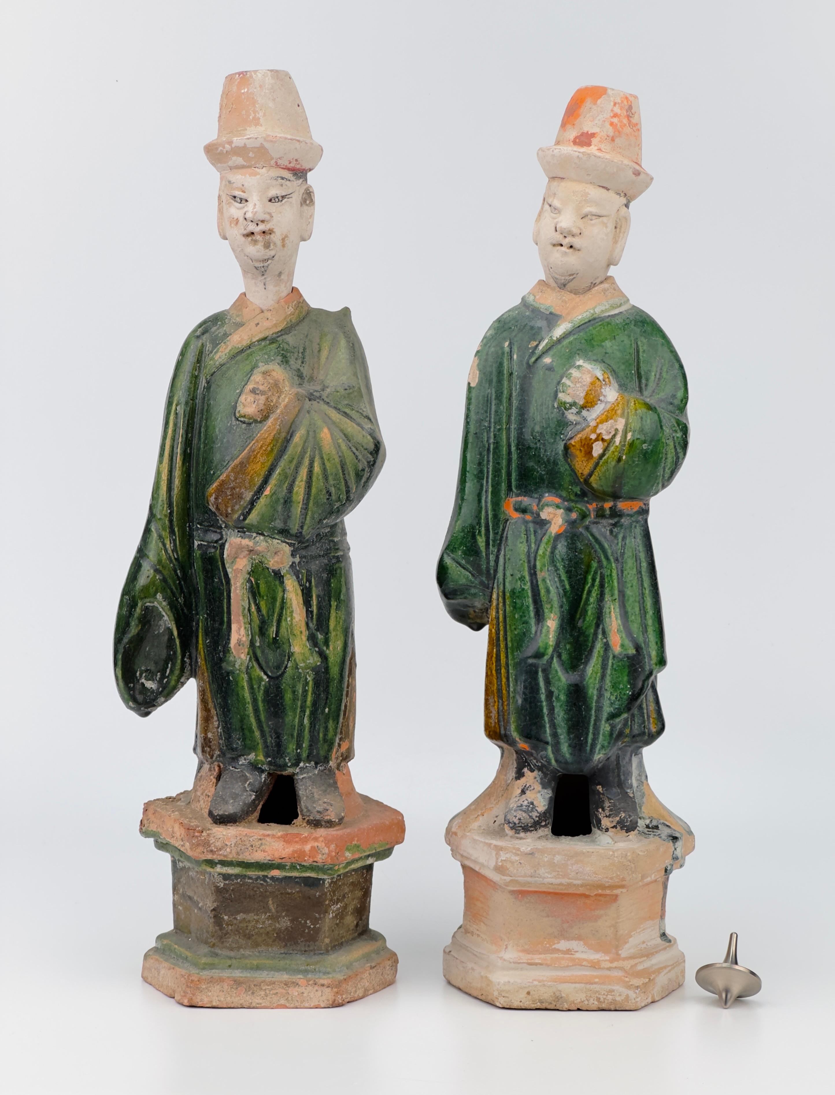 Two Large green glazed figures, Ming Period (1368-1644) For Sale 5