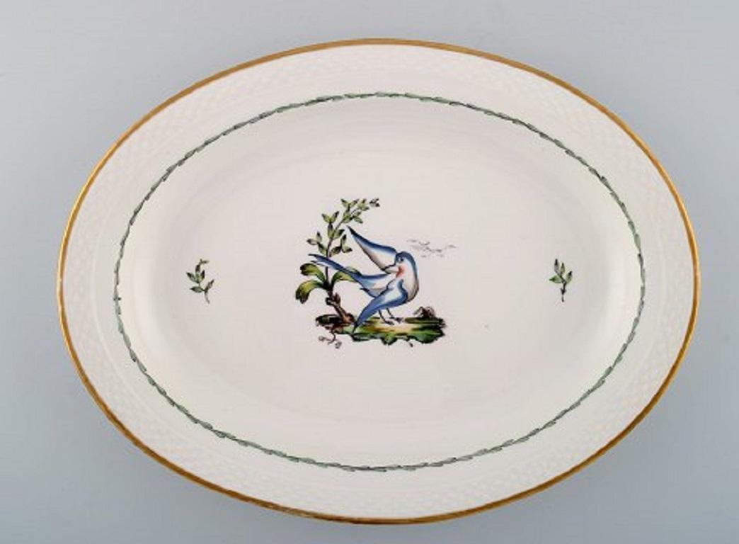 Zwei große ovale Royal Copenhagen Servierschalen aus handbemaltem Porzellan mit Vogelmotiven und Golddekor, Anfang 20. Jahrhundert.
Maße: 34 x 26 cm.
In sehr gutem Zustand.
Gestempelt.
2. Fabrikqualität.