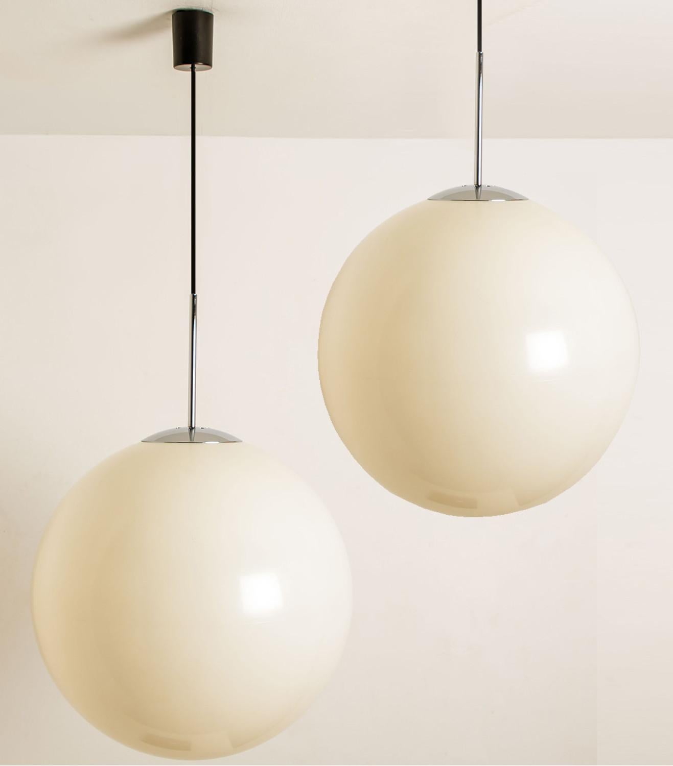 Two large ball pendant lamps by Philips original from the 1970s.
In excellent vintage condition.
The bulb is plastic (normal users tracks) and the fixture is made of solid chrome.
Very solid quality. Statement pieces.

The approximate