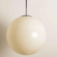Deux grandes lampes suspendues Philips Vintage Globe Lighting en plastique, années 1970