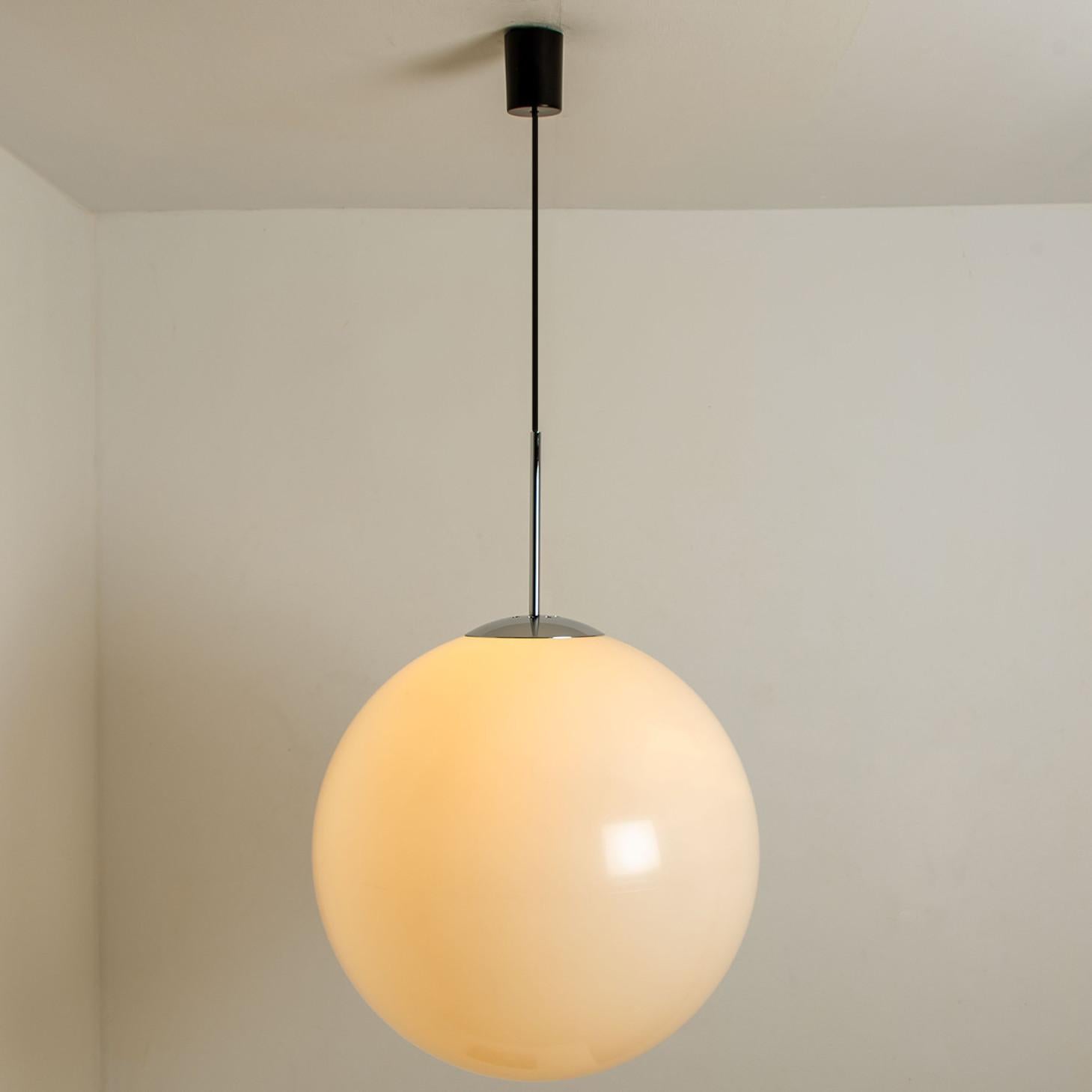 Two Large Philips Vintage Plastic Globe Pendant Light, 1970s In Good Condition For Sale In Rijssen, NL