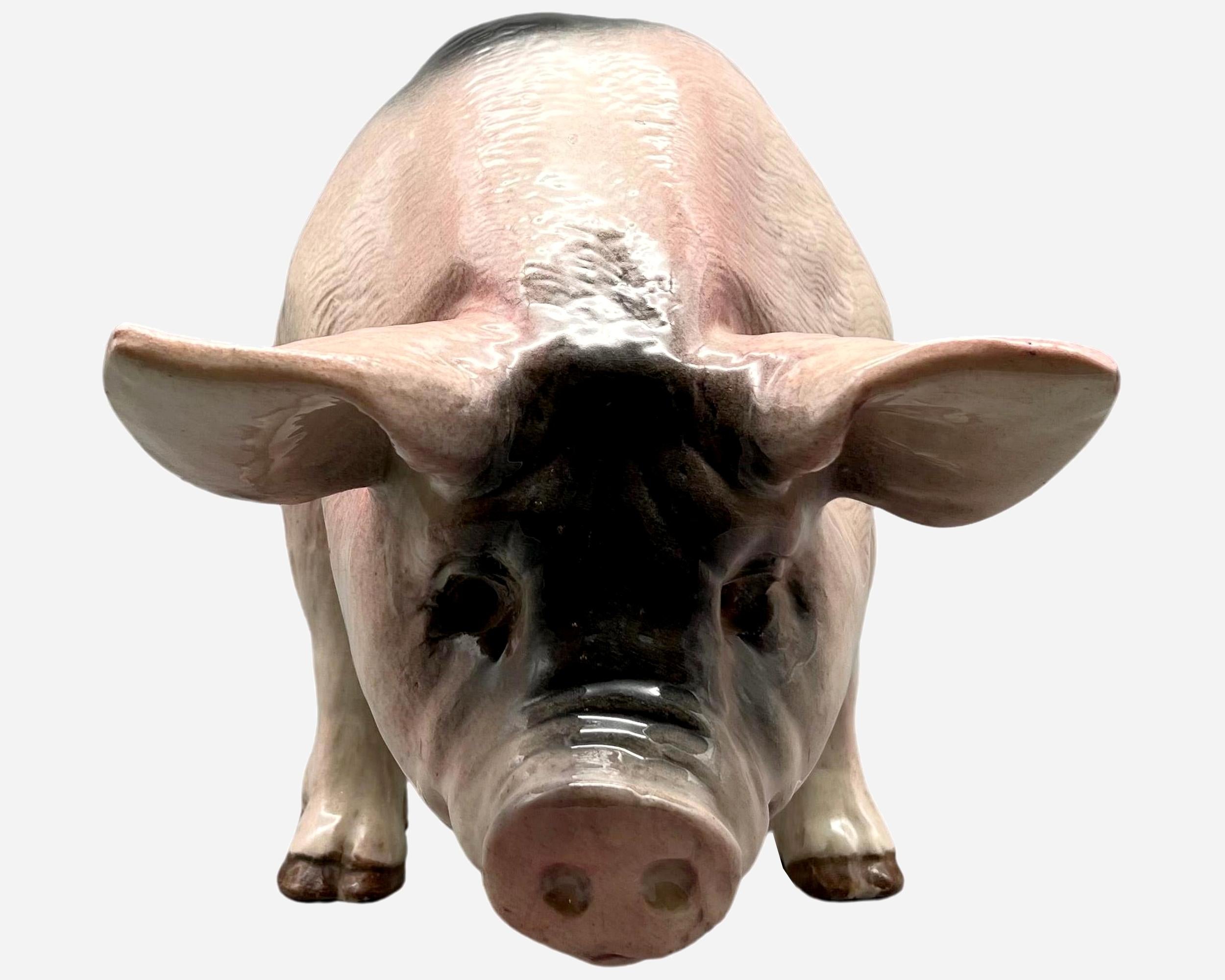 Zwei große Schweine in Keramik, Normandie, Frankreich, um 1930 (Französisch) im Angebot