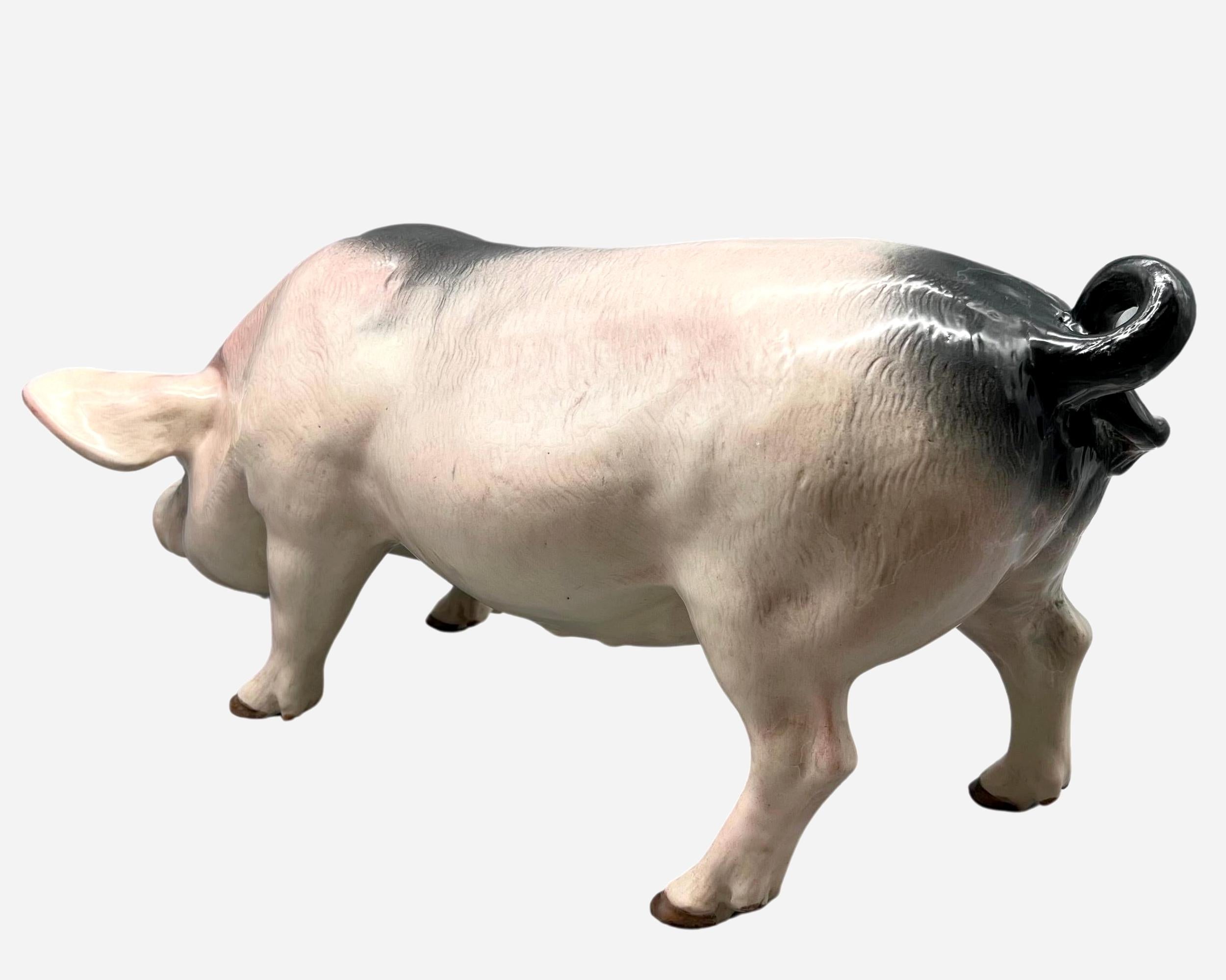 Zwei große Schweine in Keramik, Normandie, Frankreich, um 1930 im Zustand „Gut“ im Angebot in Paris, FR