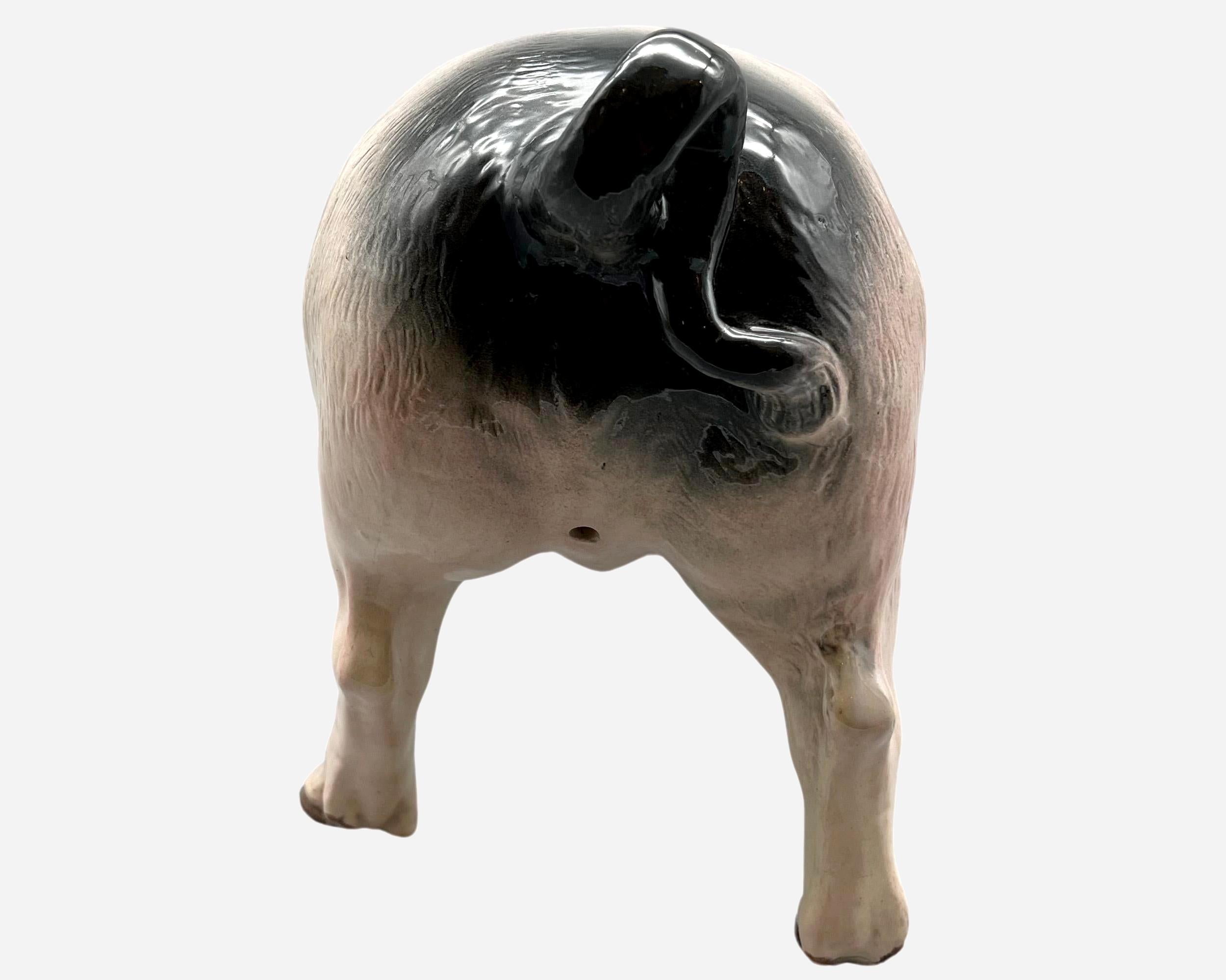 Zwei große Schweine in Keramik, Normandie, Frankreich, um 1930 (Mitte des 20. Jahrhunderts) im Angebot