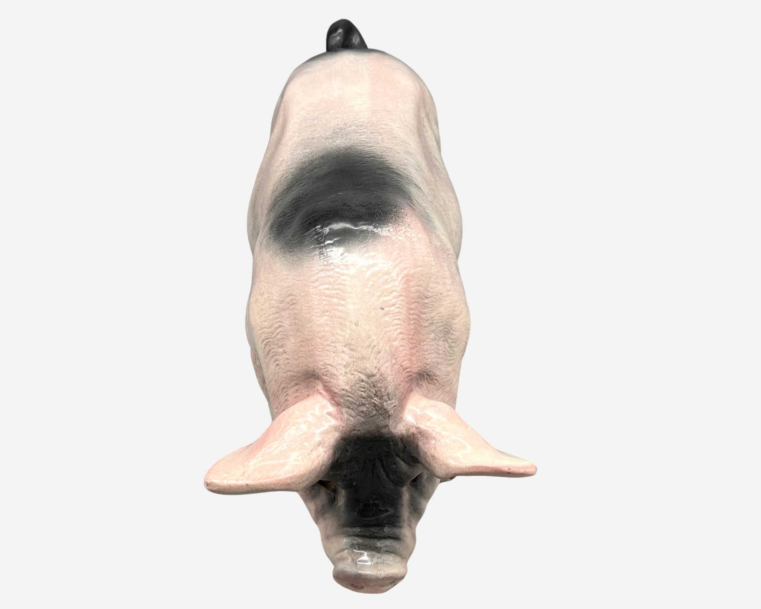 Zwei große Schweine in Keramik, Normandie, Frankreich, um 1930 (Terrakotta) im Angebot