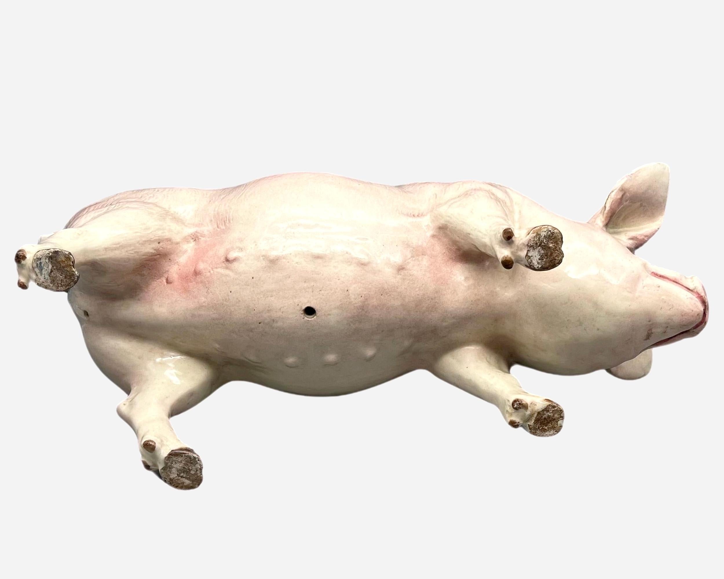 Zwei große Schweine in Keramik, Normandie, Frankreich, um 1930 im Angebot 1