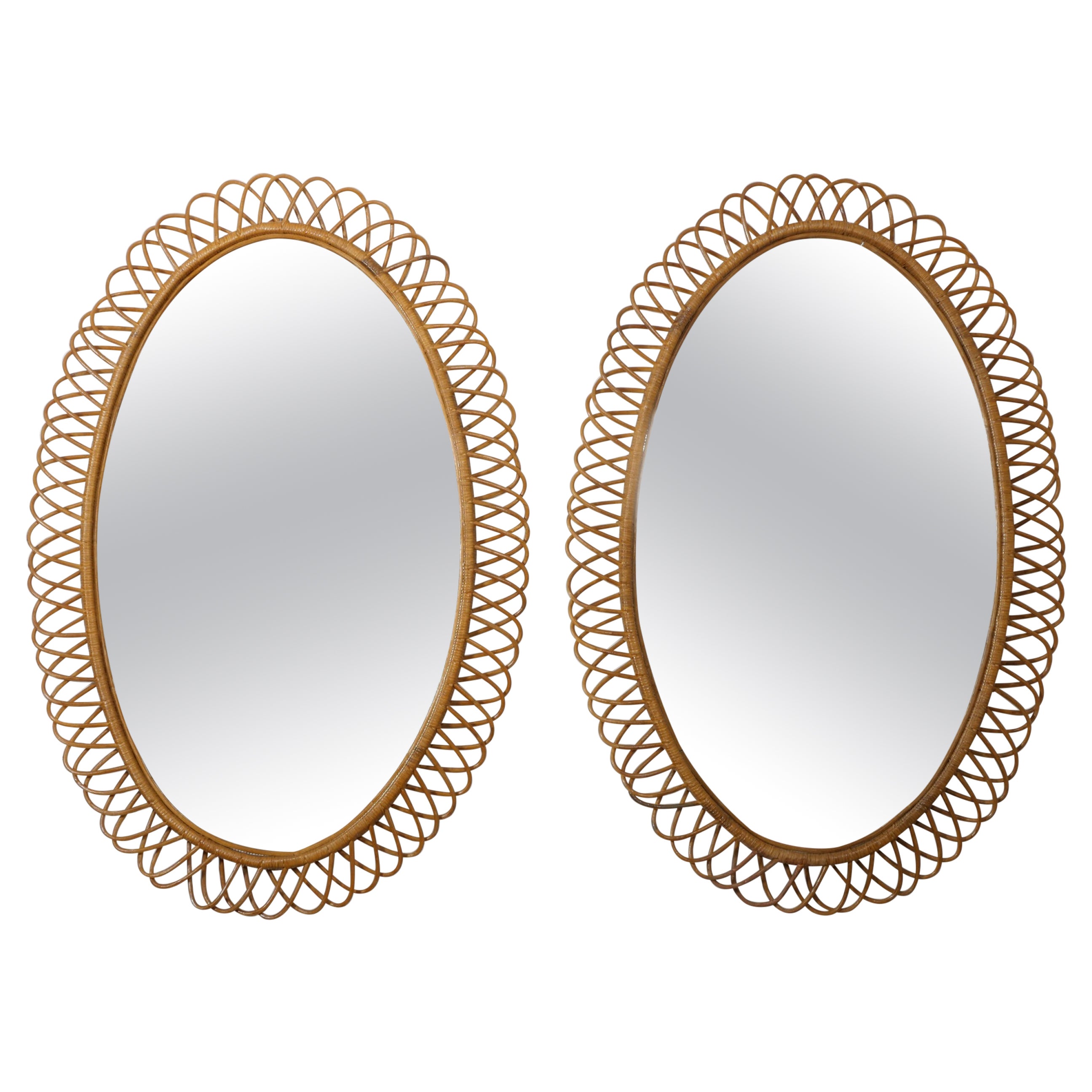 Deux grands miroirs muraux en rotin/bambou