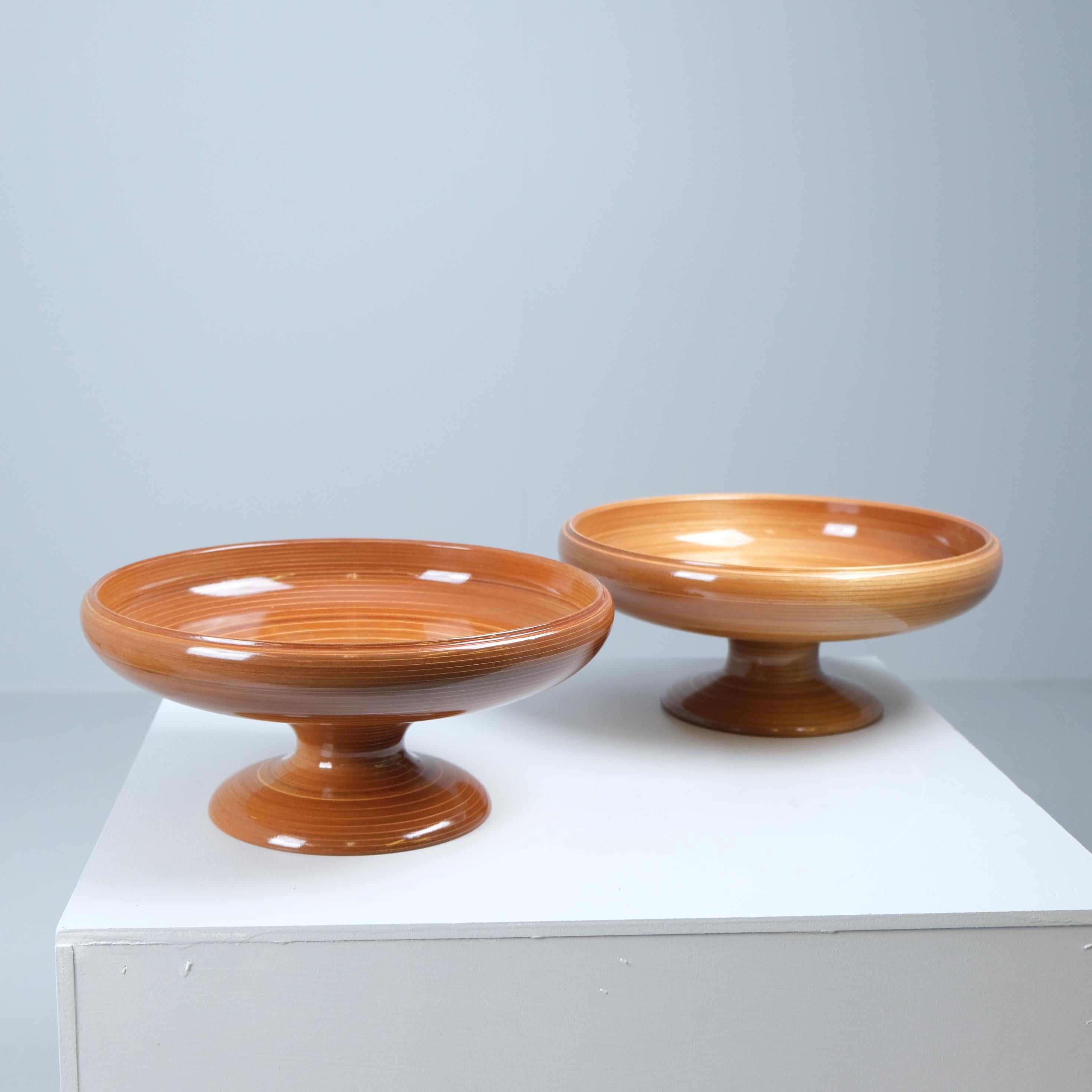 Scandinavo moderno Two large Rhythmic Veneer Bowls by Wilh. Schauman Oy, Finland 1980s in vendita