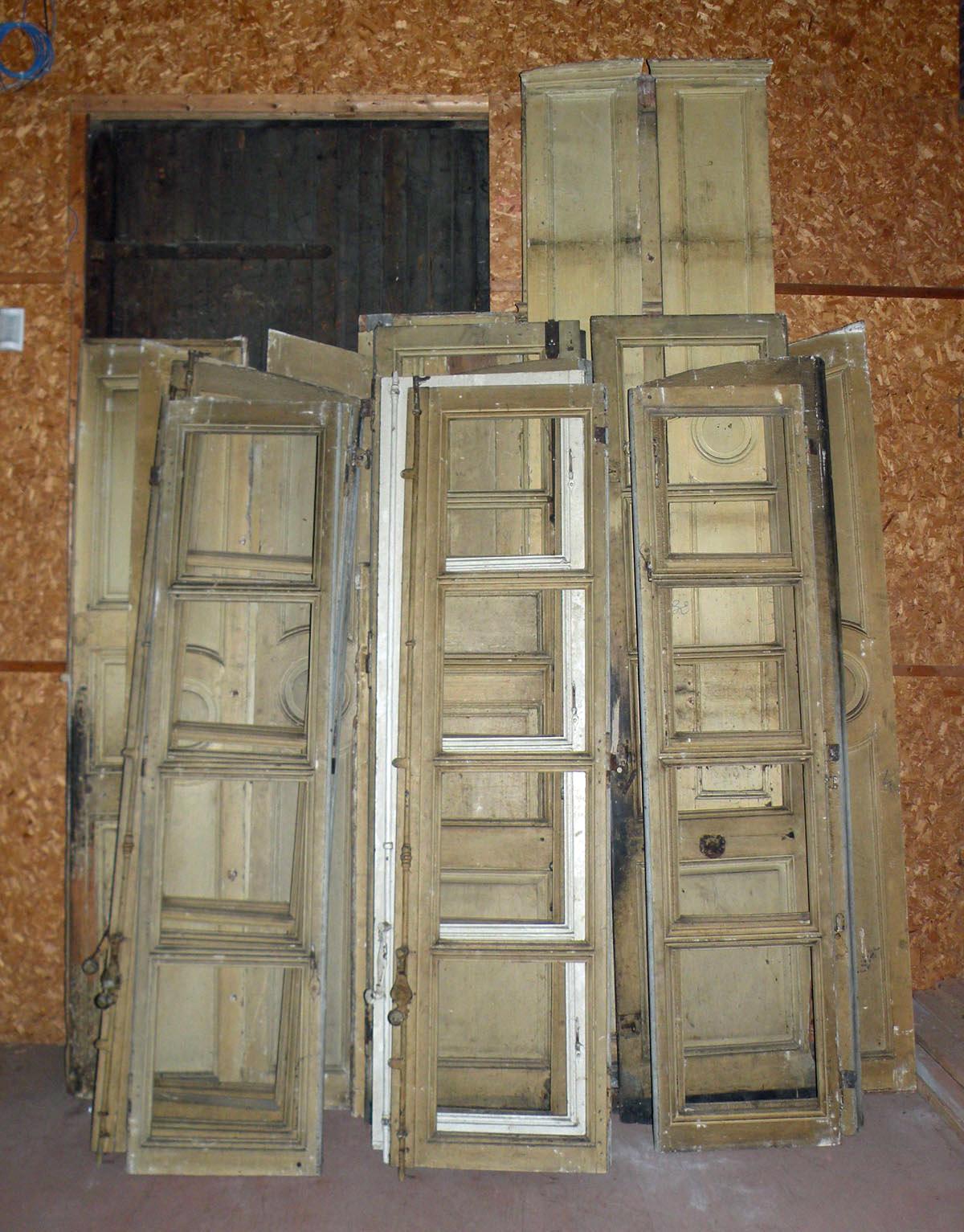 Two Large Rooms of French Louis XV 18th Century Wall Paneling  For Sale 8