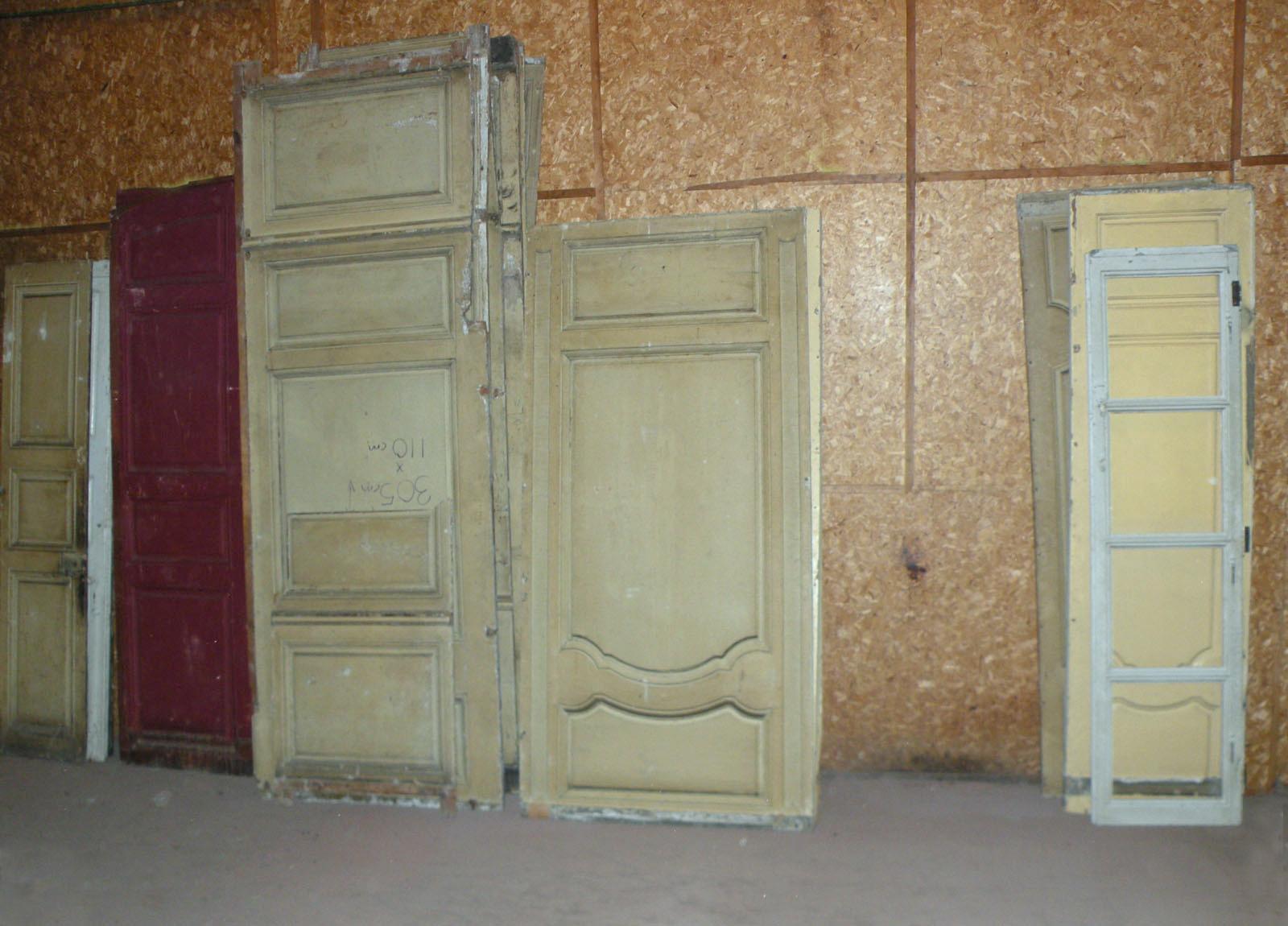 Two Large Rooms of French Louis XV 18th Century Wall Paneling  For Sale 9