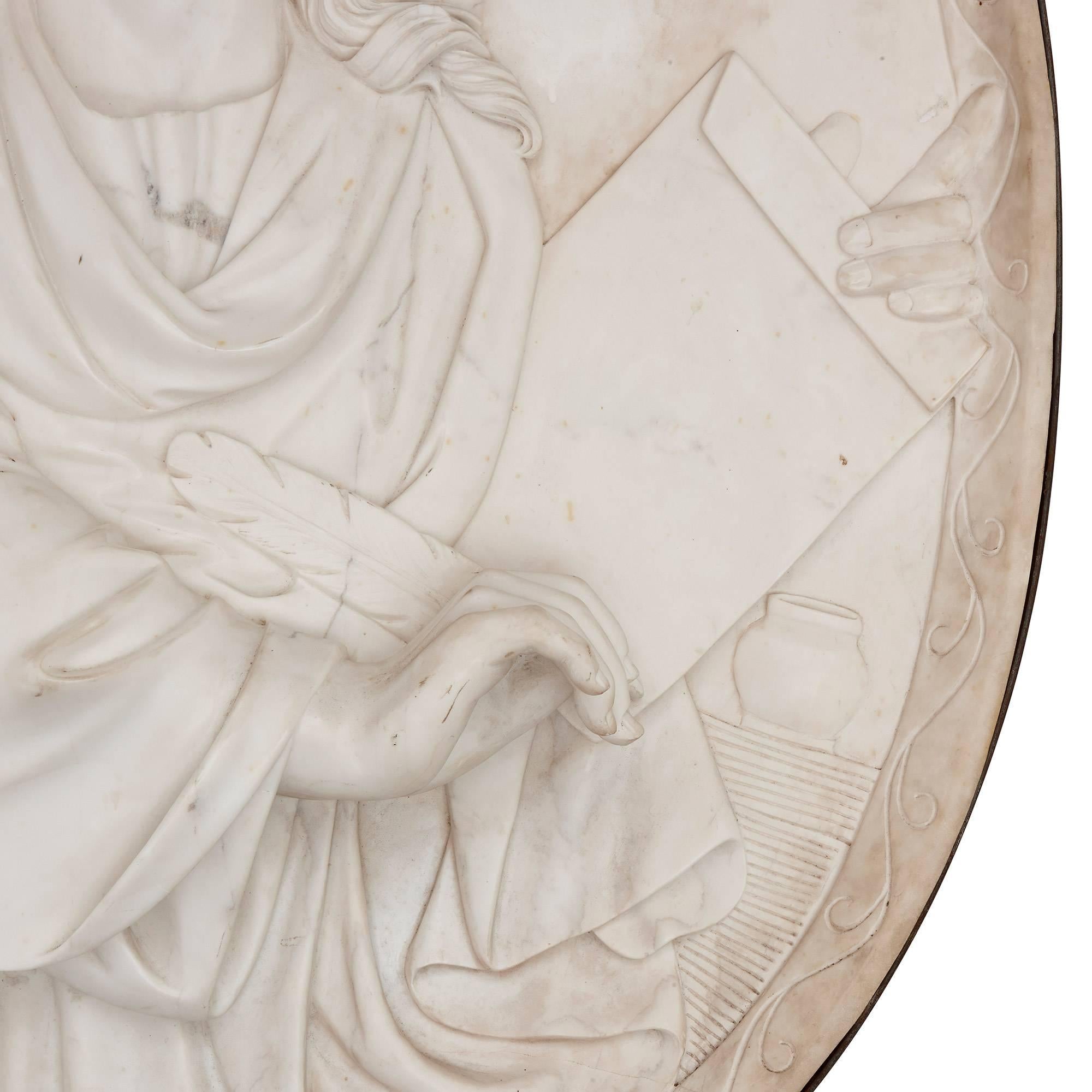XIXe siècle Deux grandes plaques en marbre sculpt en relief reprsentant Saint Jean et Saint Jacques en vente