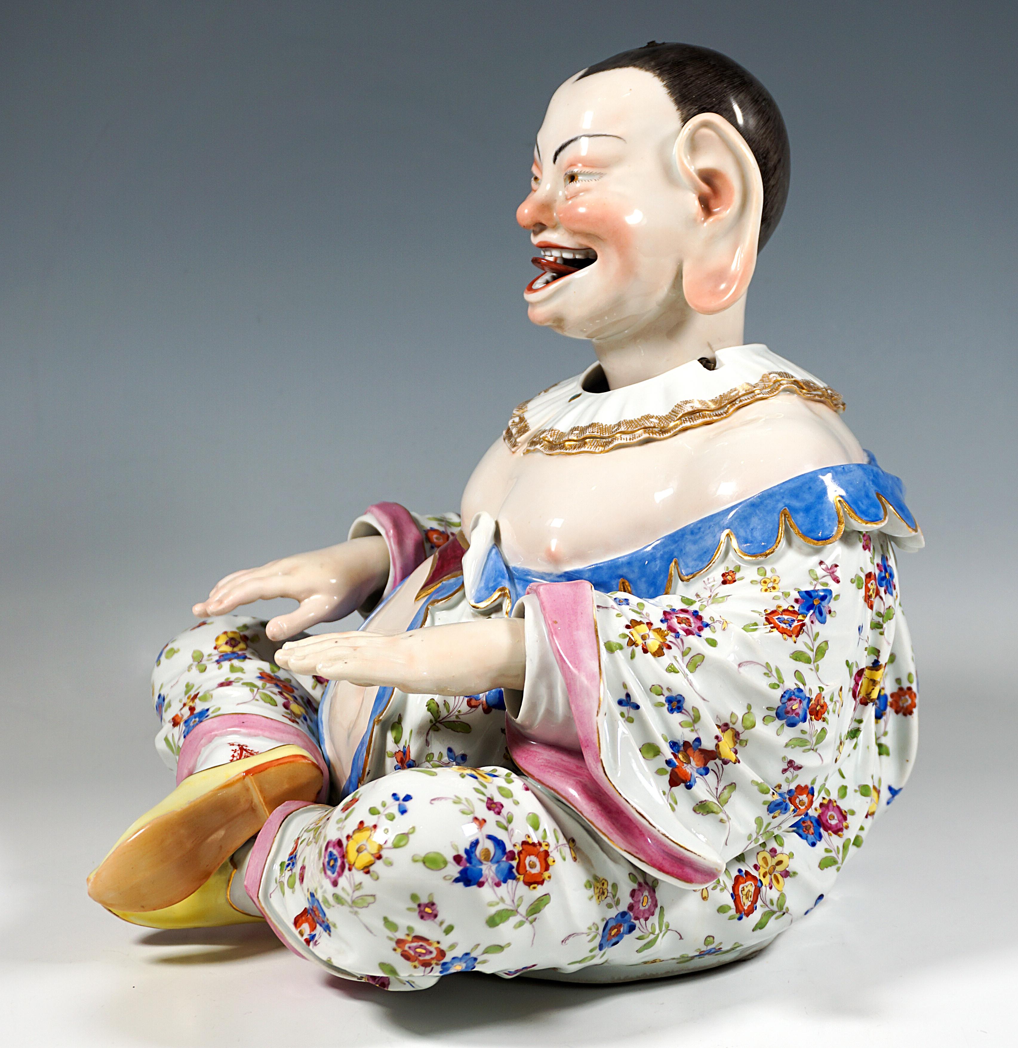Two Large Seated Meissen Porcelain Wiggling Pagodas, By J.J. Kaendler, Ca 1840 For Sale 4