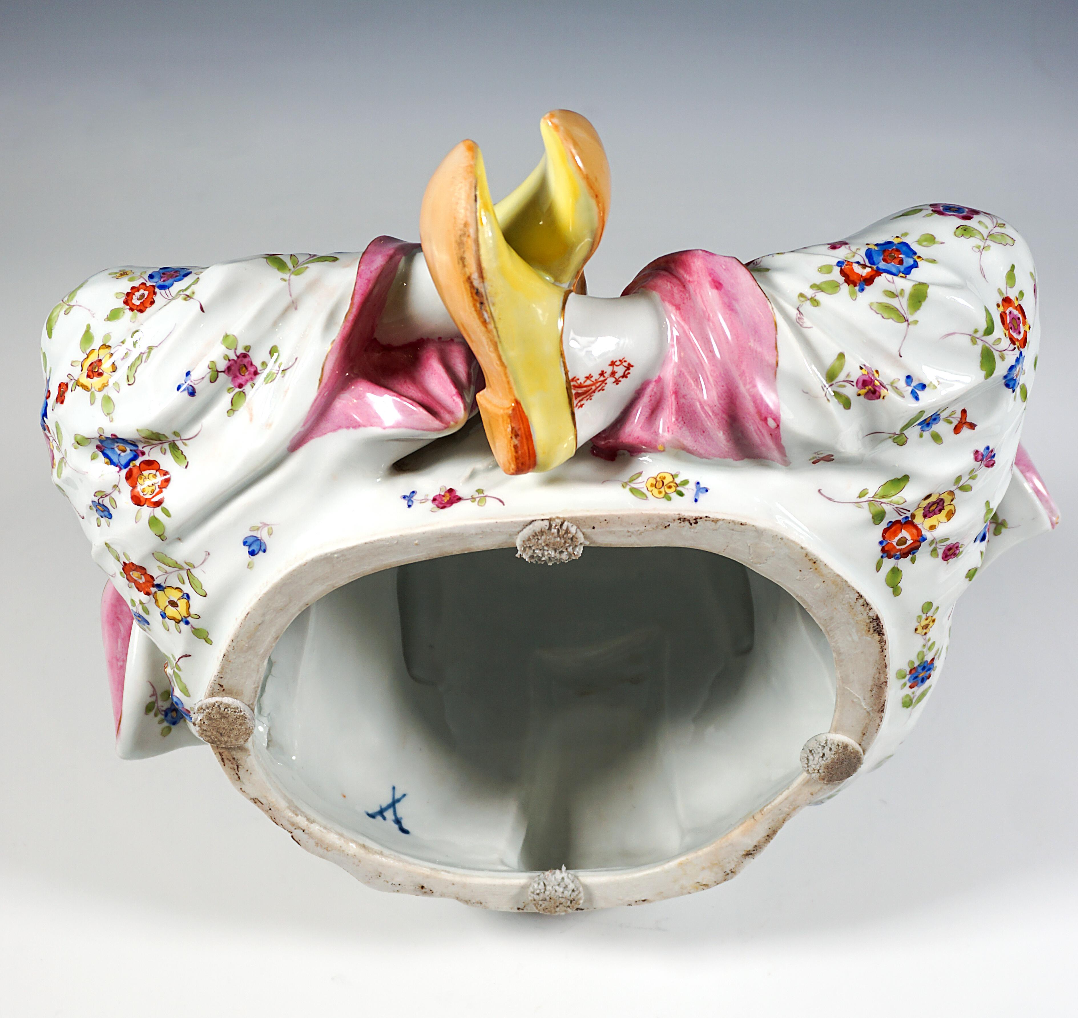 Two Large Seated Meissen Porcelain Wiggling Pagodas, By J.J. Kaendler, Ca 1840 For Sale 8