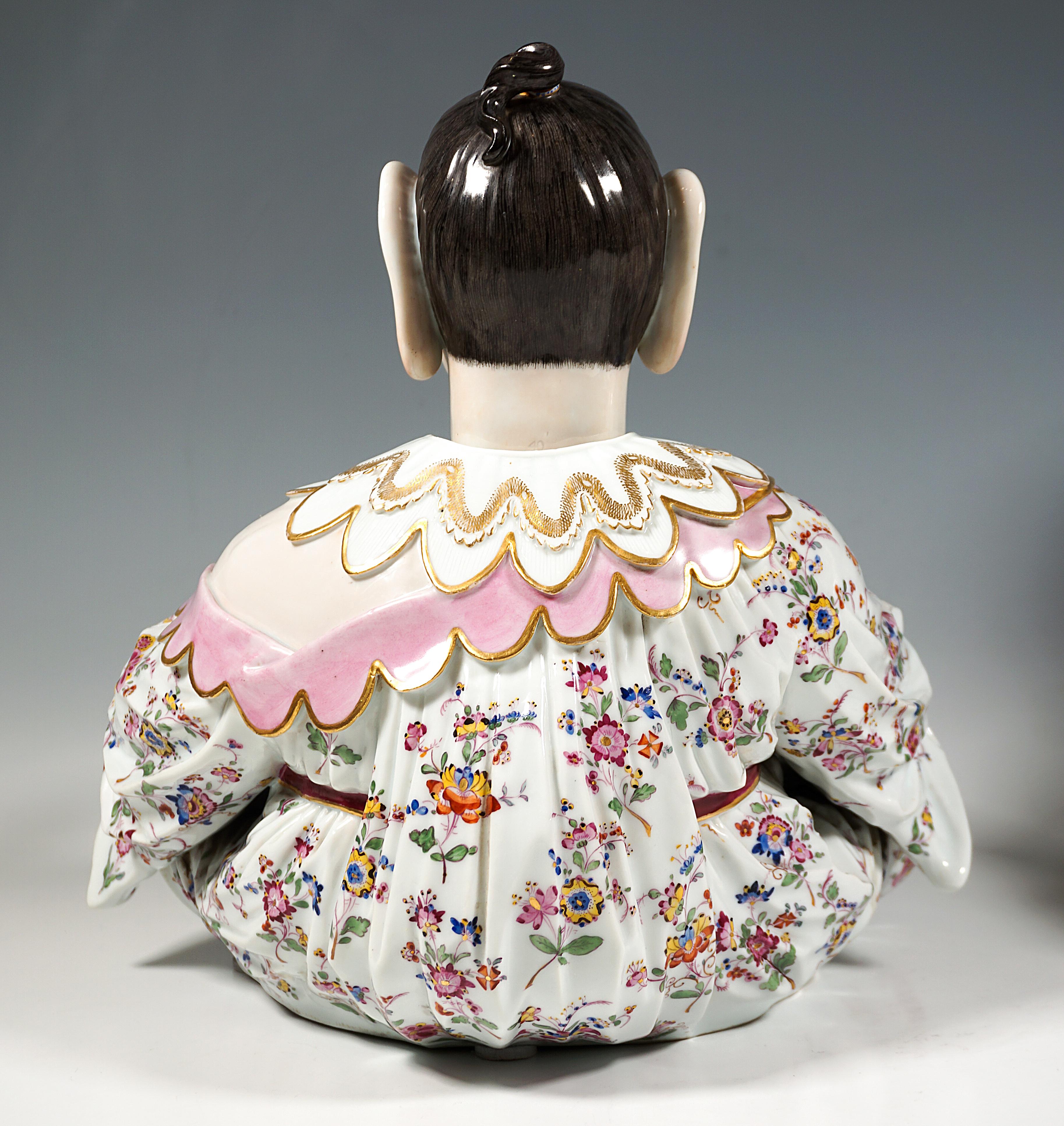 Two Large Seated Meissen Porcelain Wiggling Pagodas, By J.J. Kaendler, Ca 1840 In Good Condition For Sale In Vienna, AT
