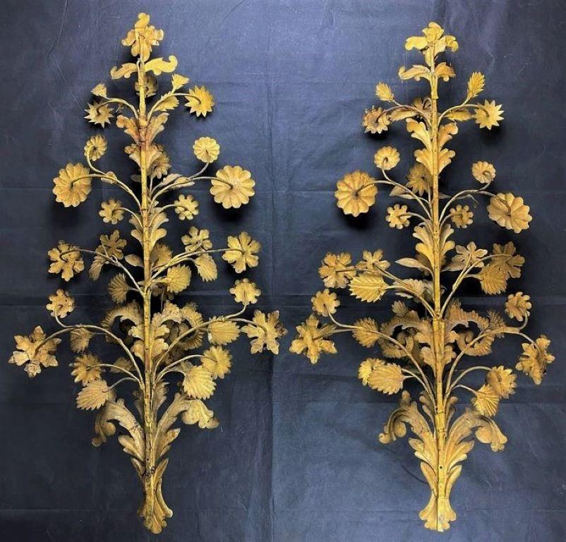 Two Large Venetian Decorative Wall Sconces Gilt Wrought Iron Italy, 19th Century For Sale 9