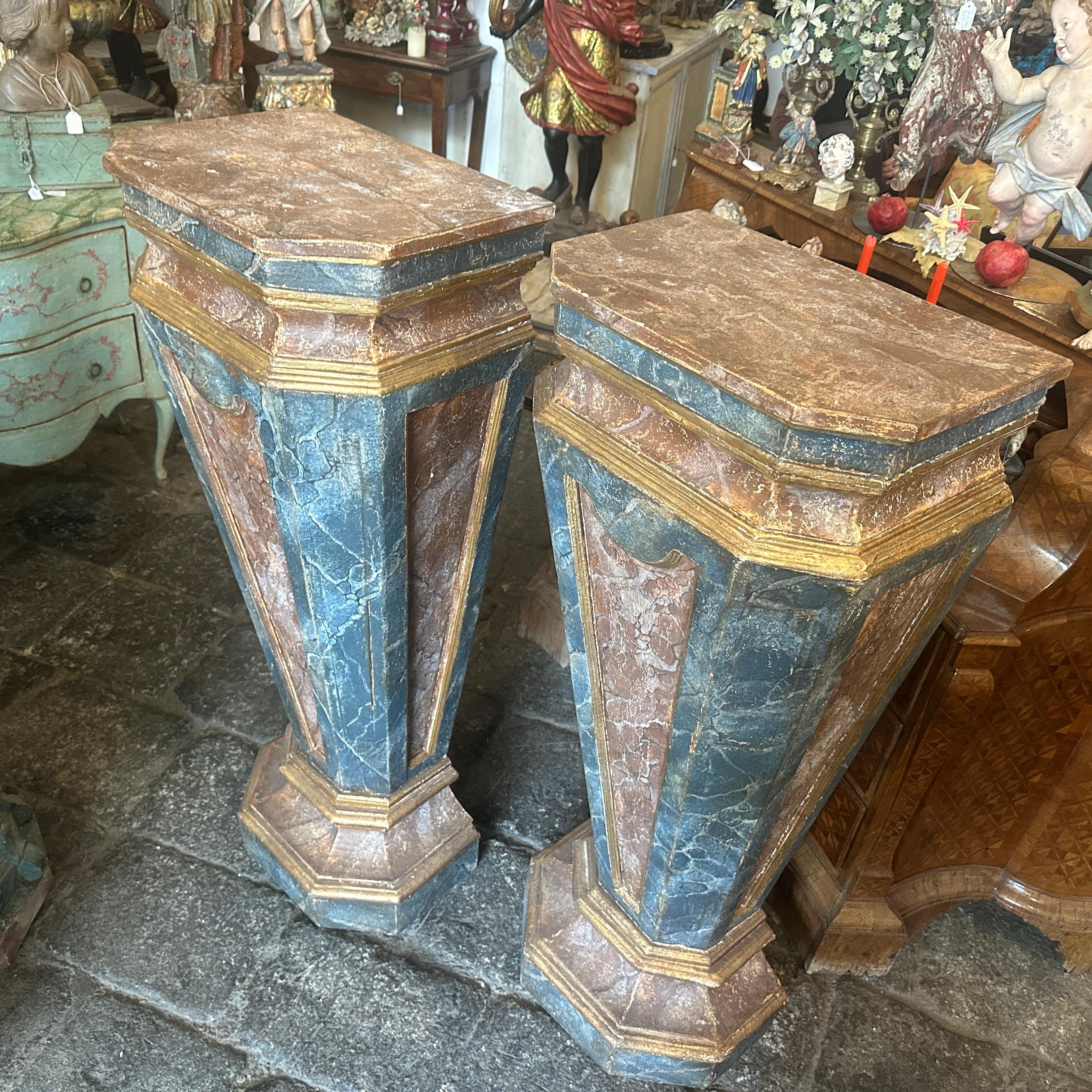 Deux colonnes en bois laqué de style Louis XVI de la fin du XIXe siècle Bon état - En vente à Catania, Sicilia