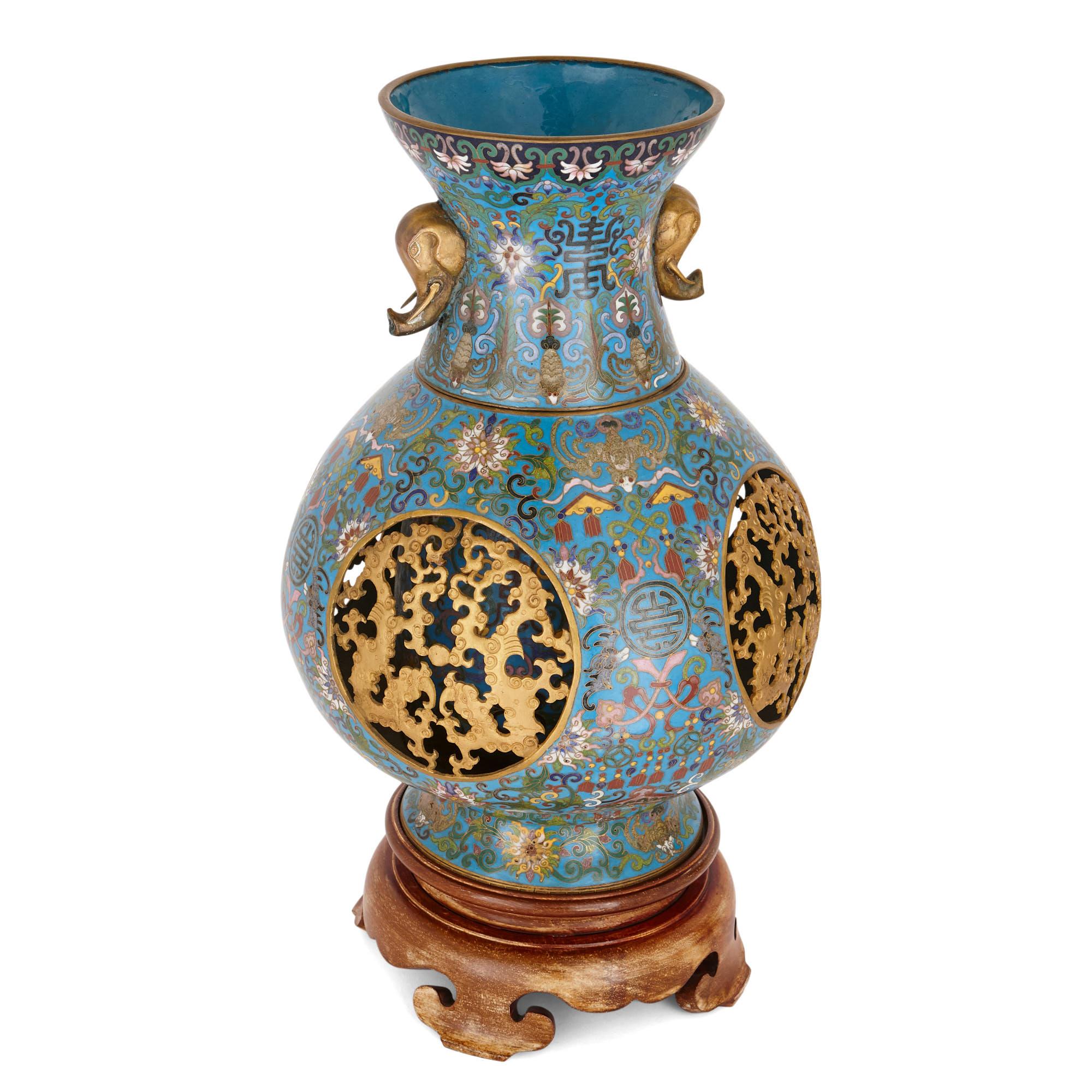 Vasen aus Cloisonné-Emaille und vergoldeter Bronze aus der späten Qing-Dynastie im Angebot 1