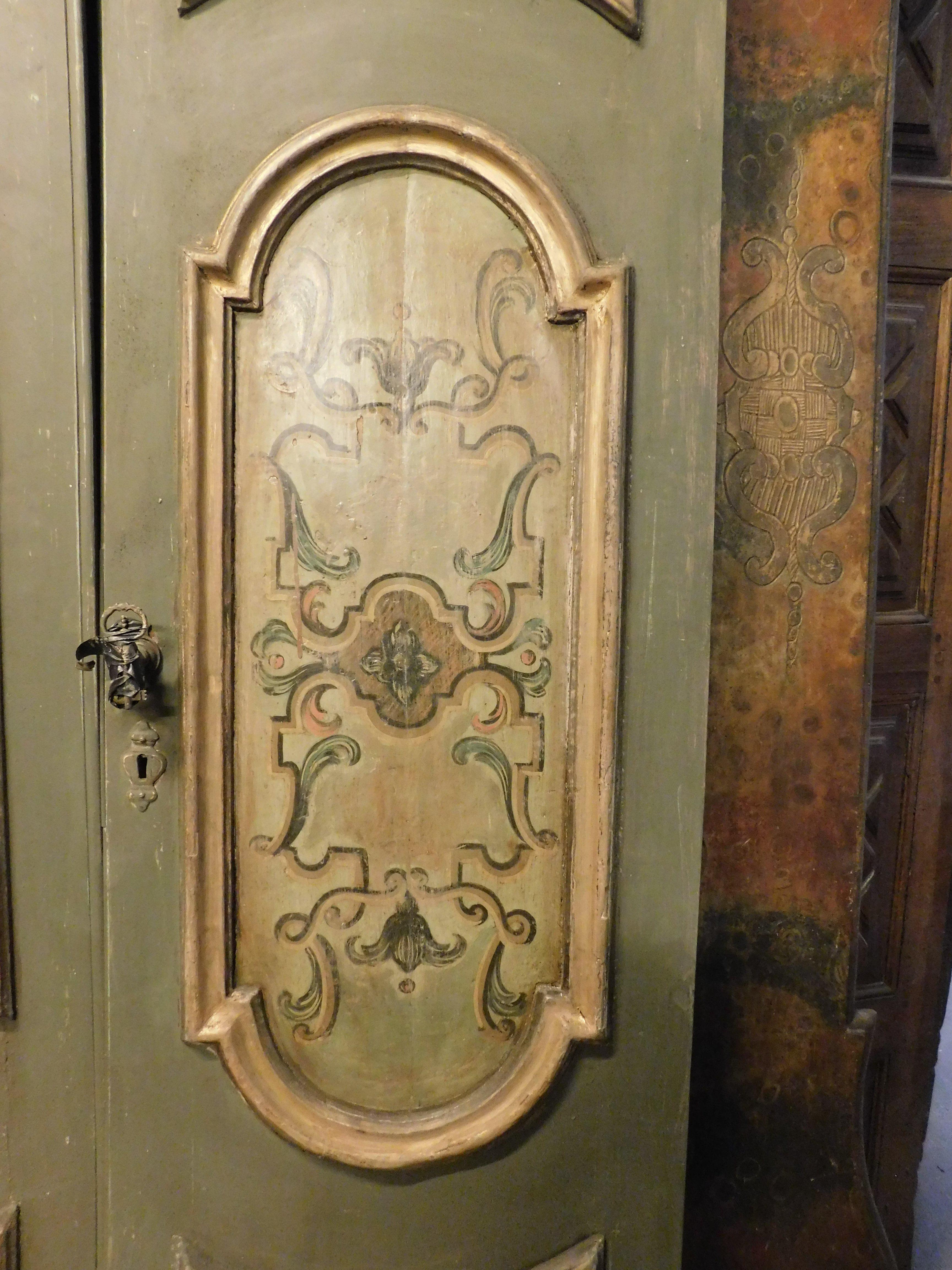 Two-Leaf Lacquered Wooden Door Complete with Frame, from 18th Century Italy In Good Condition In Cuneo, Italy (CN)