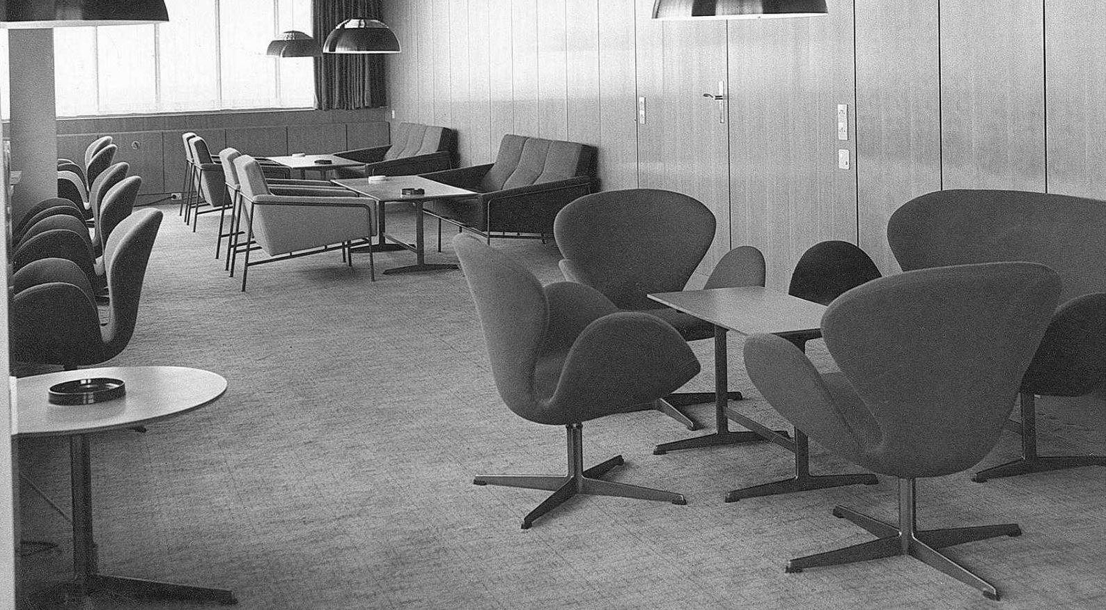 Deux canapés Swan en cuir d'Arne Jacobsen pour Fritz Hansen en vente 3