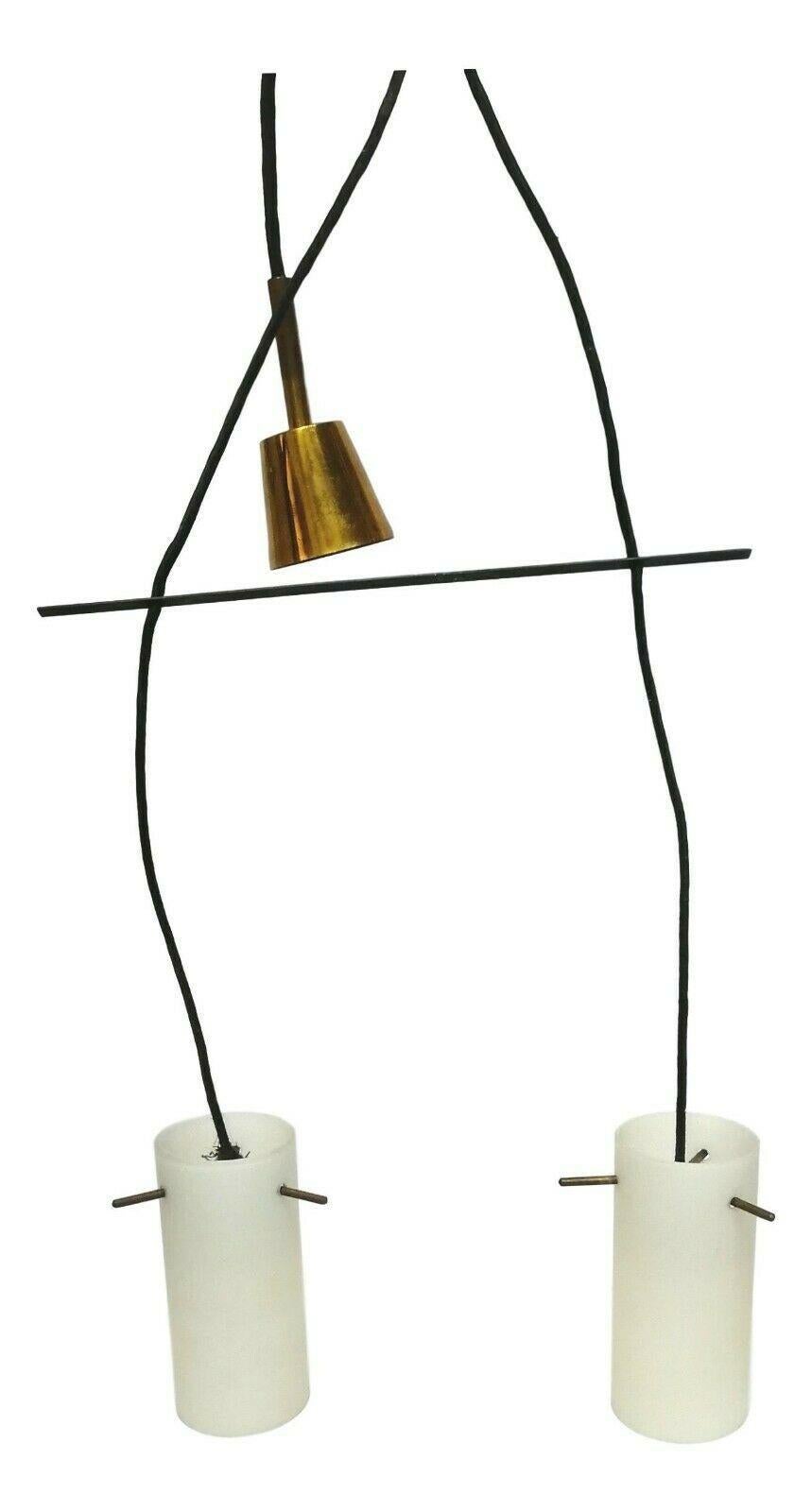 Mid-Century Modern Lustre à deux lumières en verre opalin attribué à Stilnovo, 1960s en vente