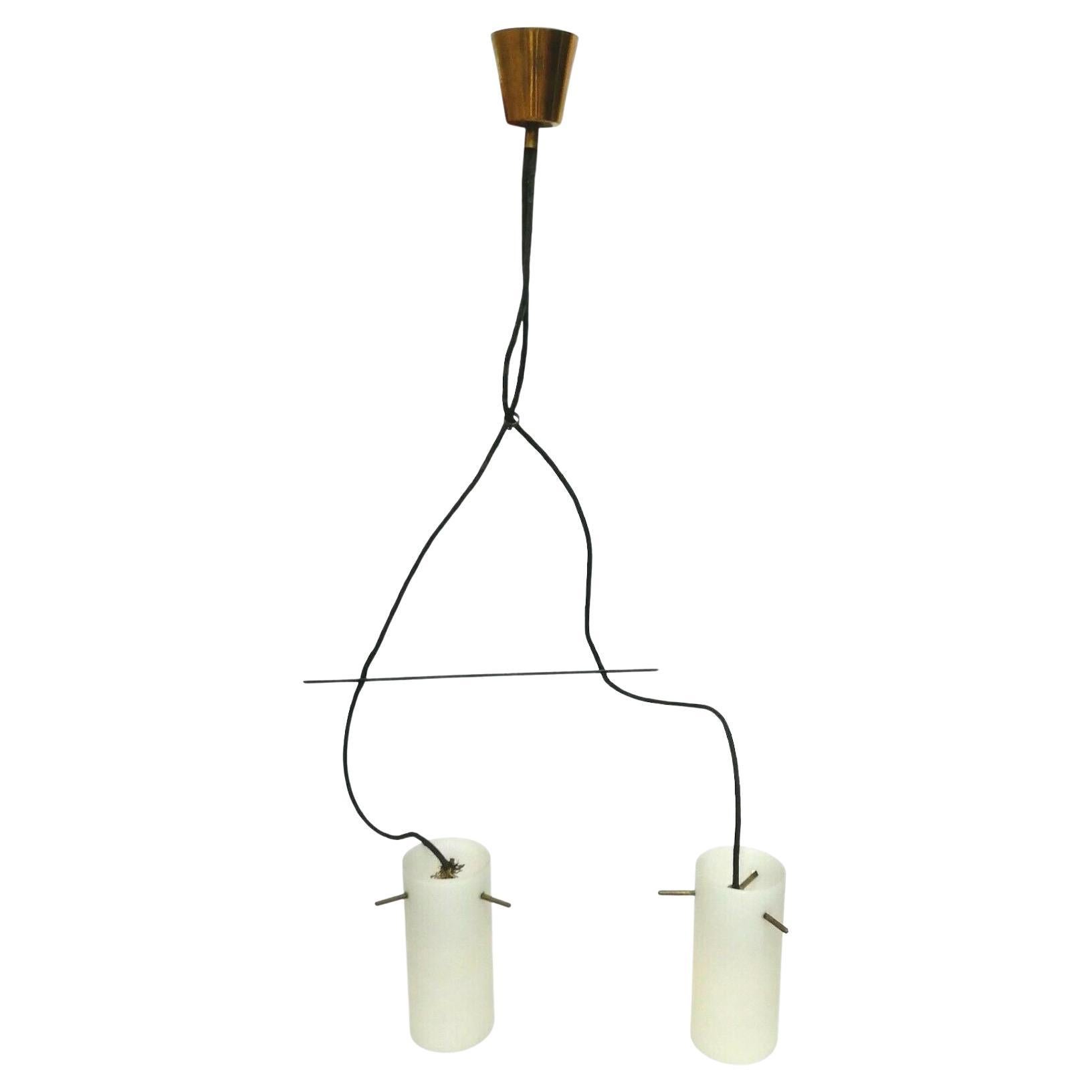 Lustre à deux lumières en verre opalin attribué à Stilnovo, 1960s en vente