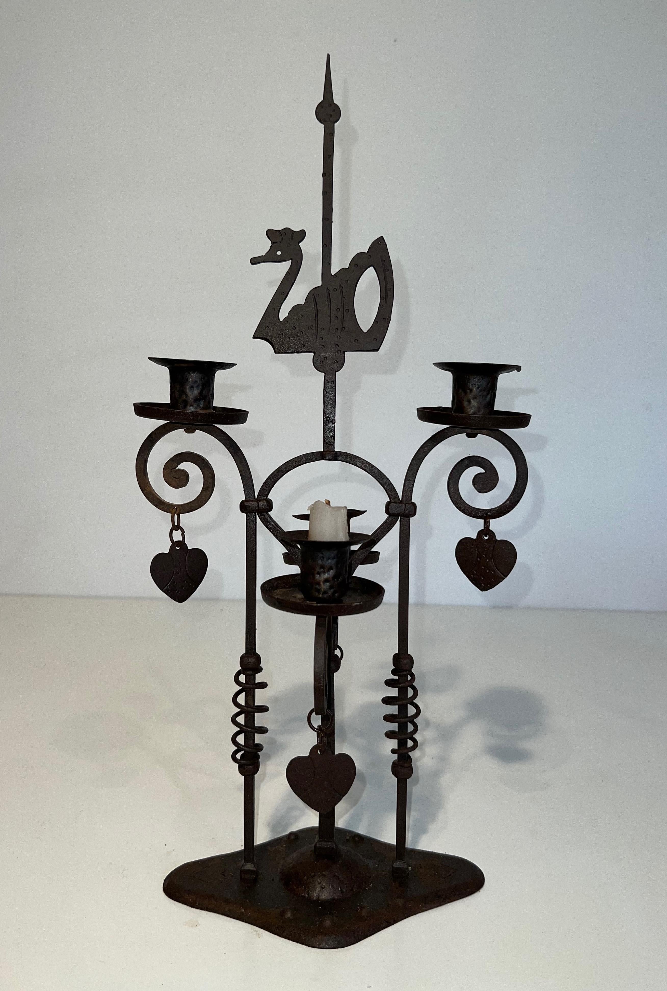Chandelier à deux lumières en fer forgé représentant un cygne en vente 5