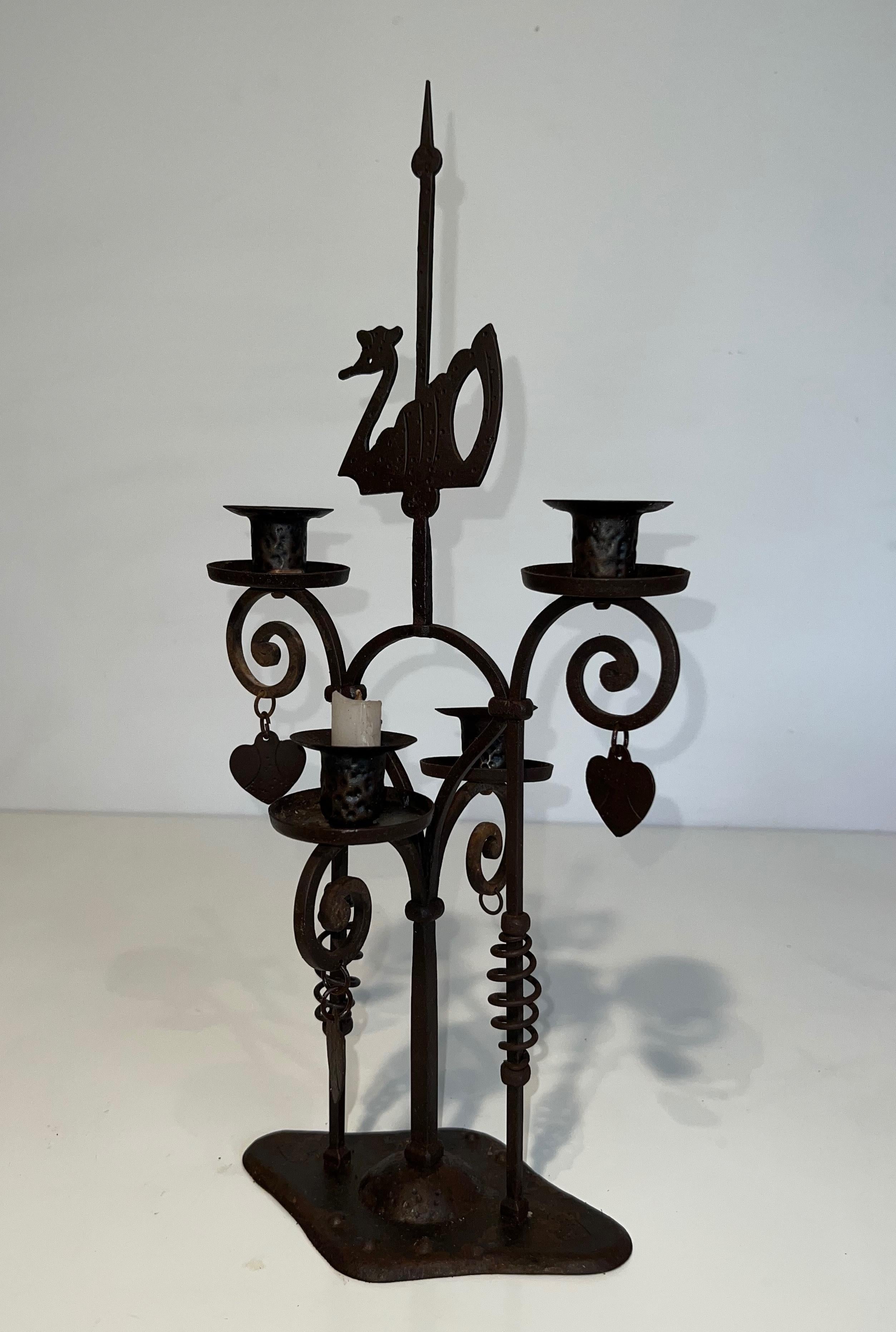 Chandelier à deux lumières en fer forgé représentant un cygne en vente 6