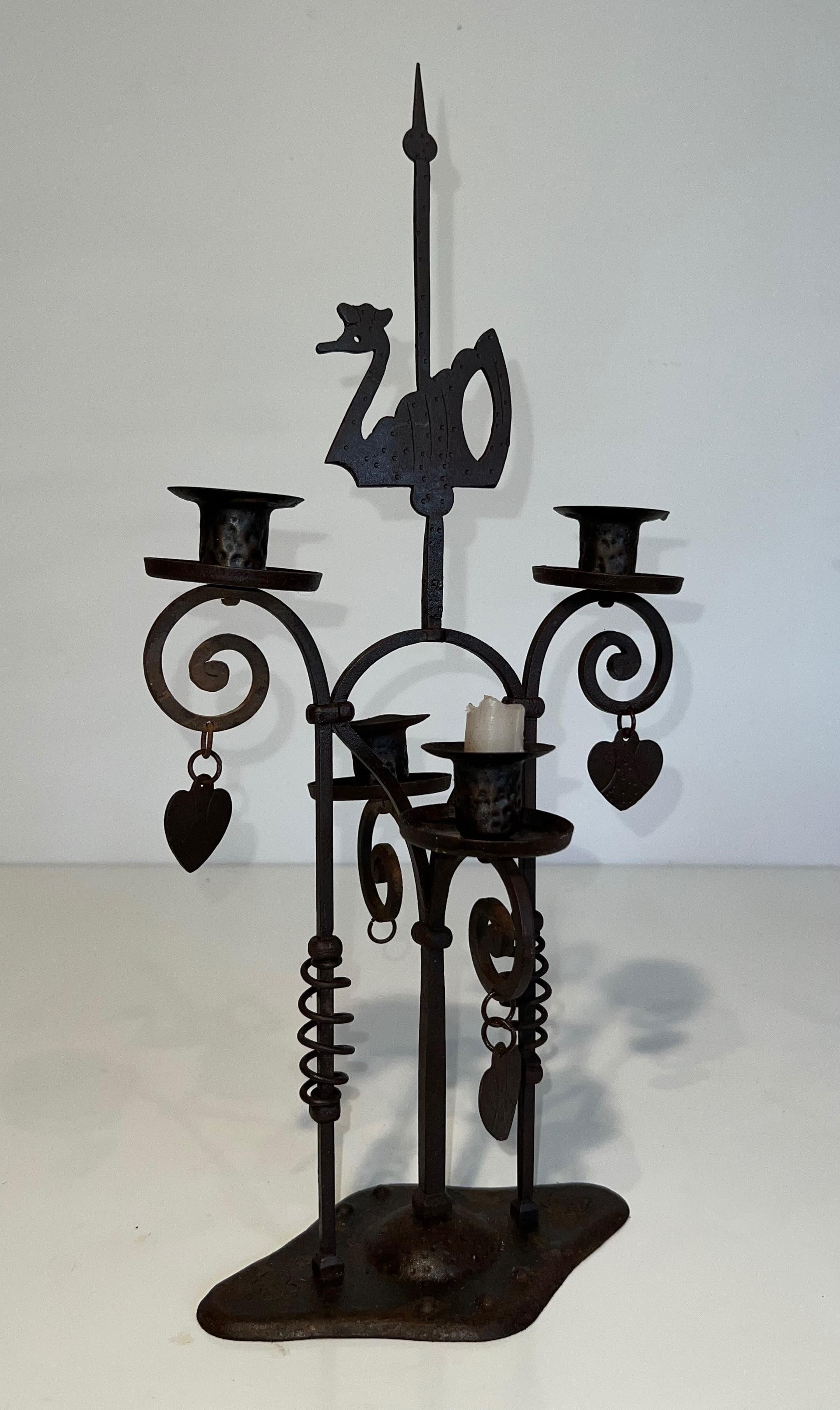 Chandelier à deux lumières en fer forgé représentant un cygne en vente 7
