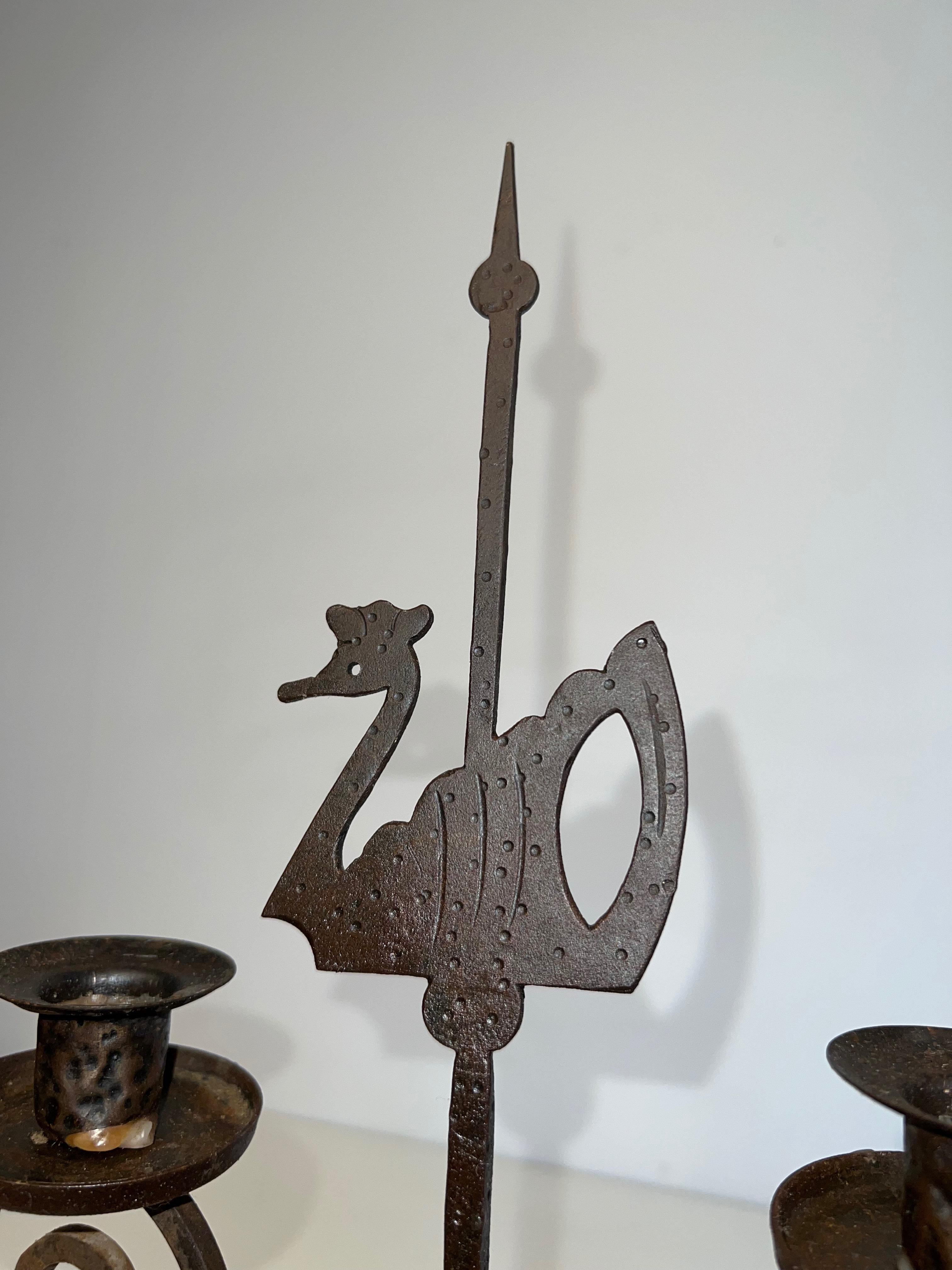 Chandelier à deux lumières en fer forgé représentant un cygne Bon état - En vente à Marcq-en-Barœul, Hauts-de-France
