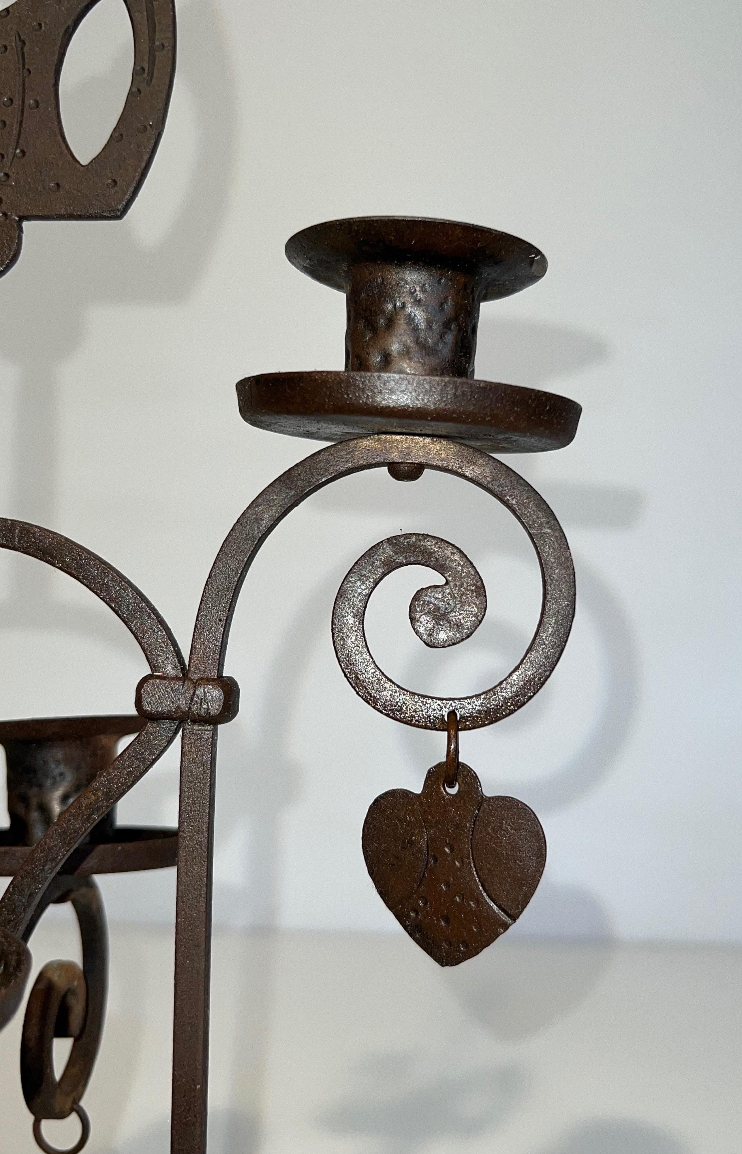 Fer Chandelier à deux lumières en fer forgé représentant un cygne en vente