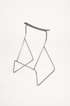 Hocker mit zwei Linien von Neil Nenner