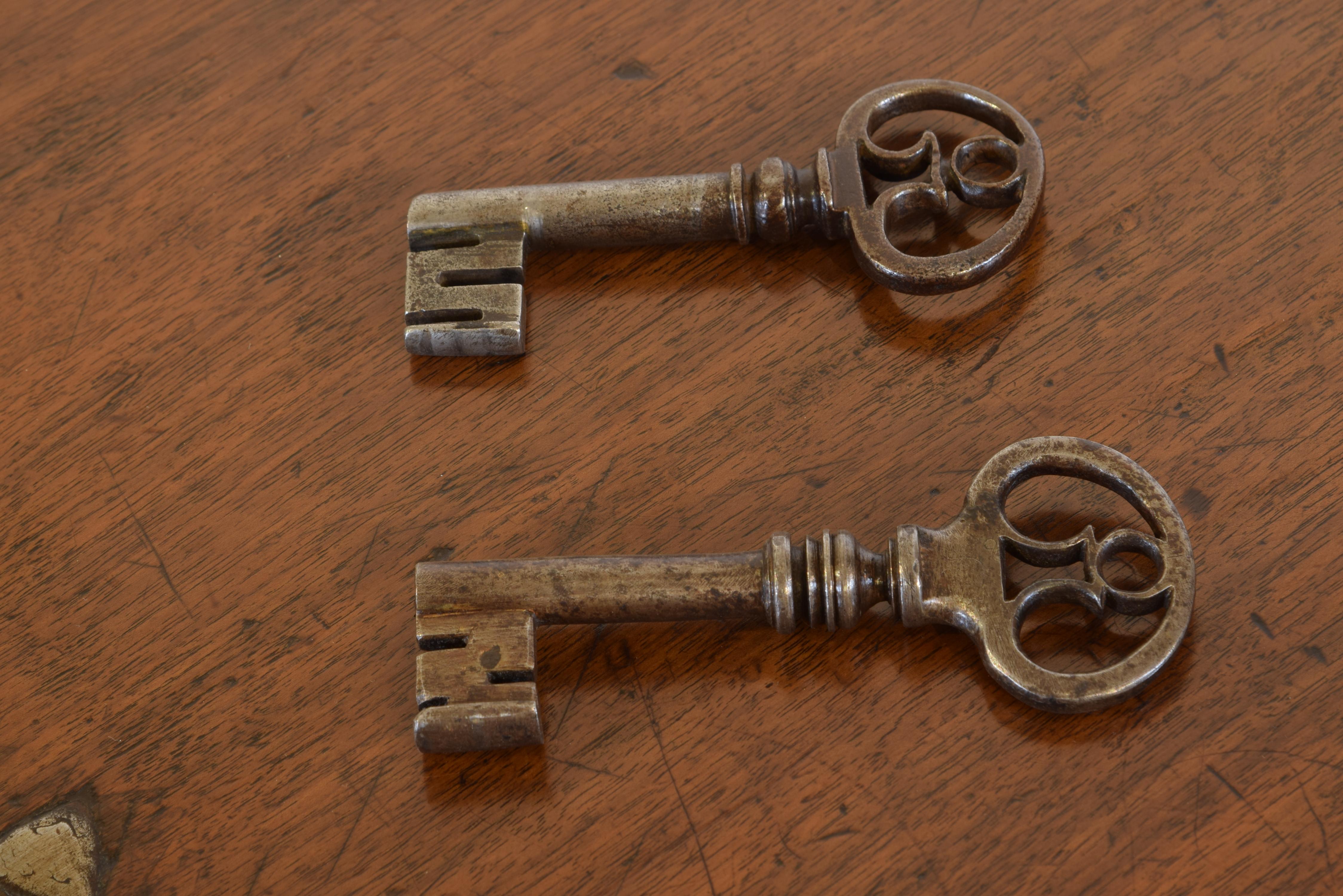Two Locks Chest, Walnut, Wrought Iron, Castille, Spain, 17th Century 2