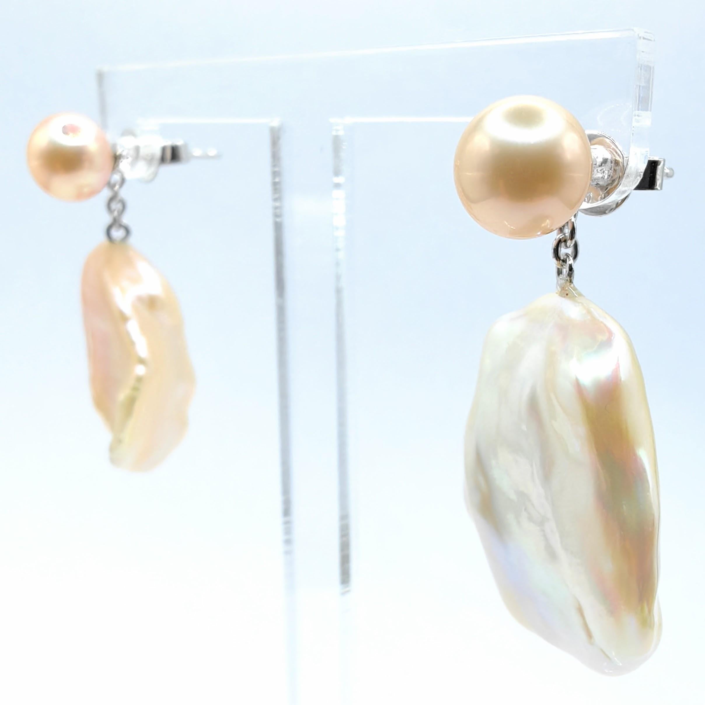Grezzo Orecchini con perla champagne e perla Keshi in oro bianco 18K in vendita