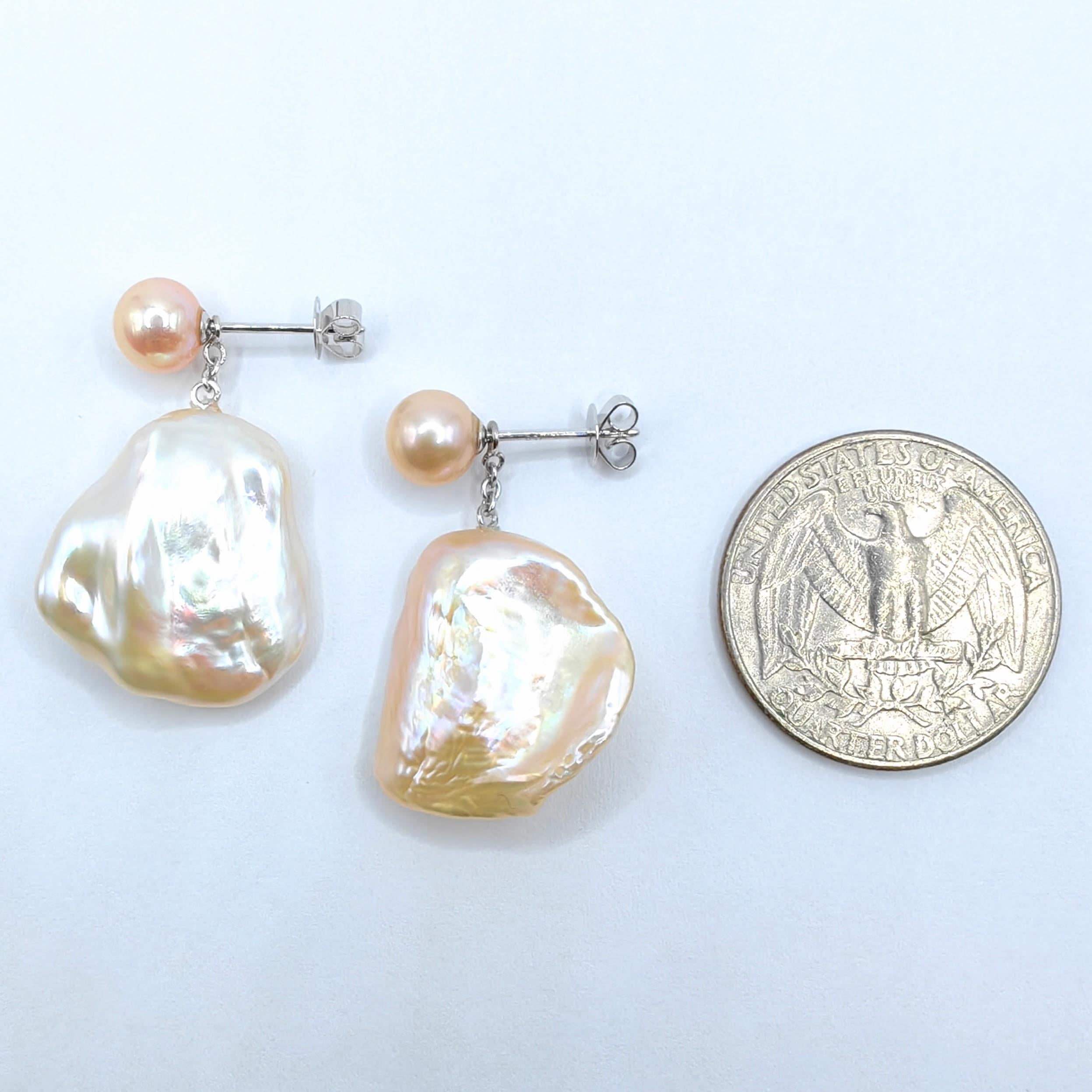 Donna Orecchini con perla champagne e perla Keshi in oro bianco 18K in vendita