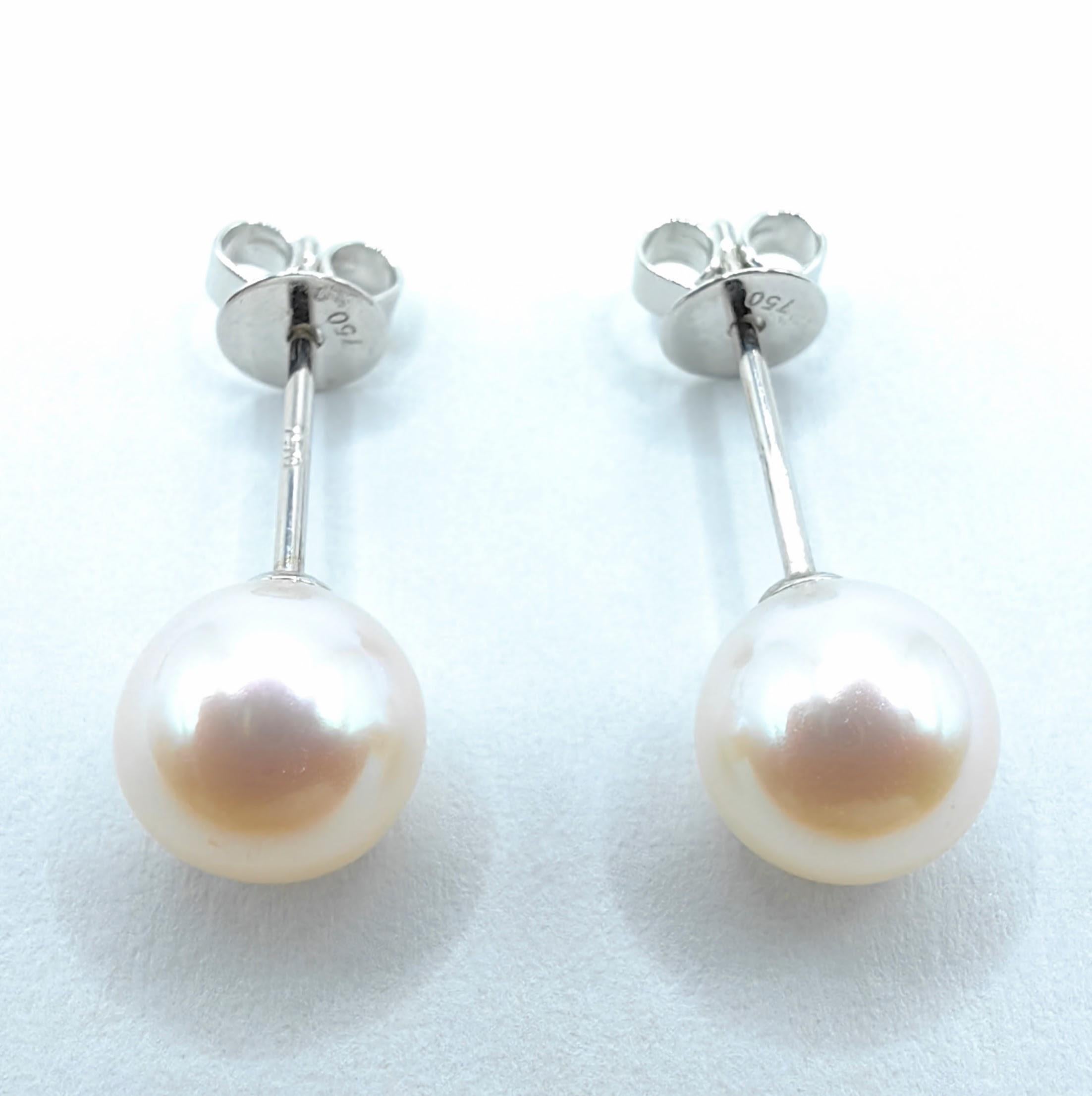 Orecchini a perno con perla bianca rosa e perla Keshi in oro bianco 18 carati in vendita 2