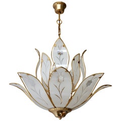 Due lampadari Lotus in ottone e vetro bianco di Murano in stile Franco Luce