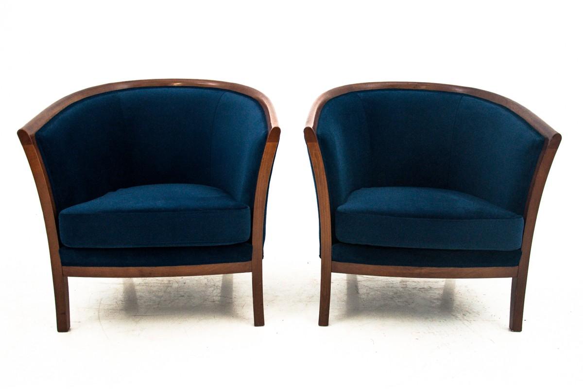 Historical armchairs type bergère from the turn of the 19th and 20th centuries. The armchairs are in very good condition, professionally renovated, upholstered with a new fabric.

Dimensions: Height 73 cm / width 73 cm / seat height 38 cm.

 