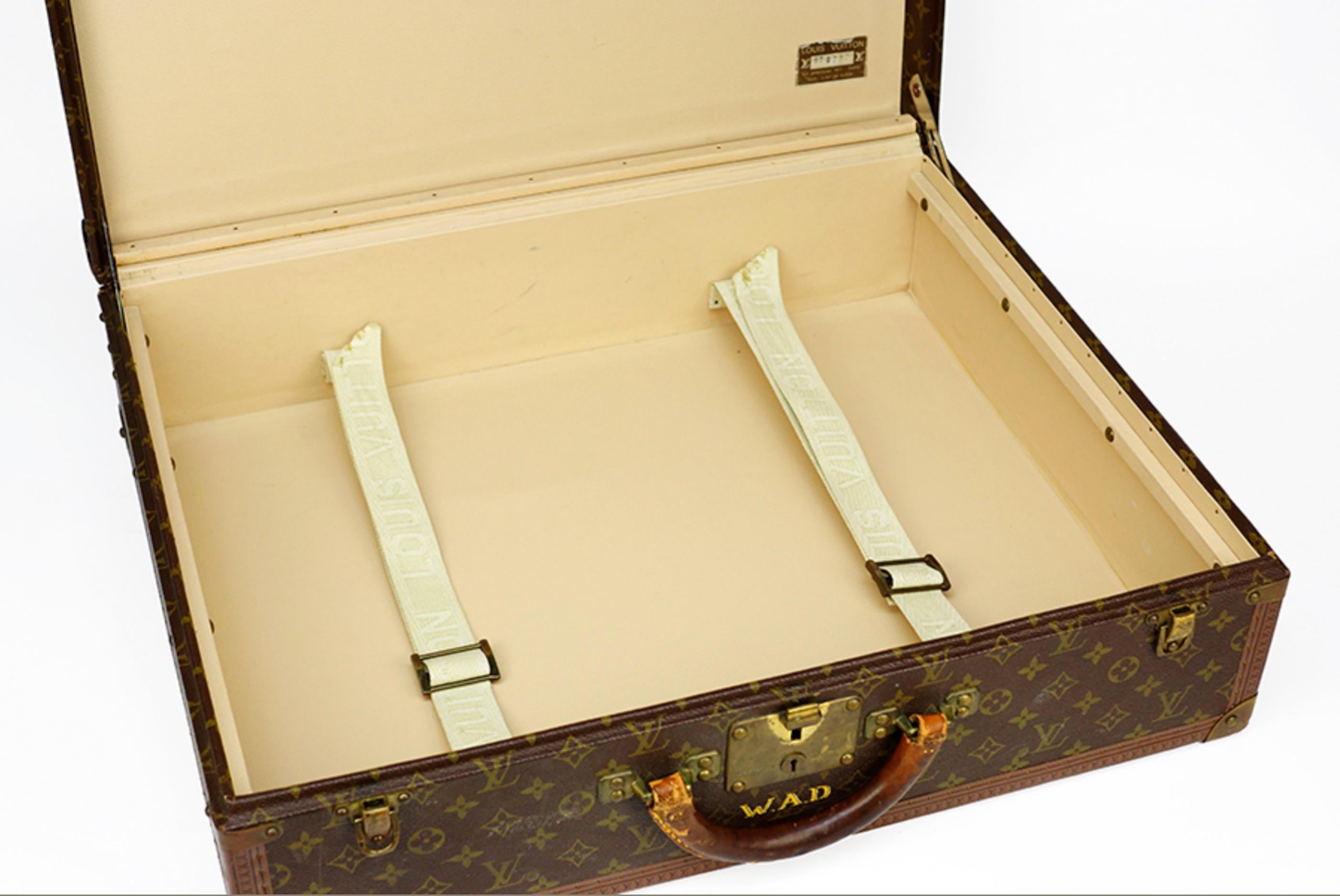 Two Louis Vuitton Suit Cases Priced Per Suit Case In Good Condition For Sale In Buchanan, MI