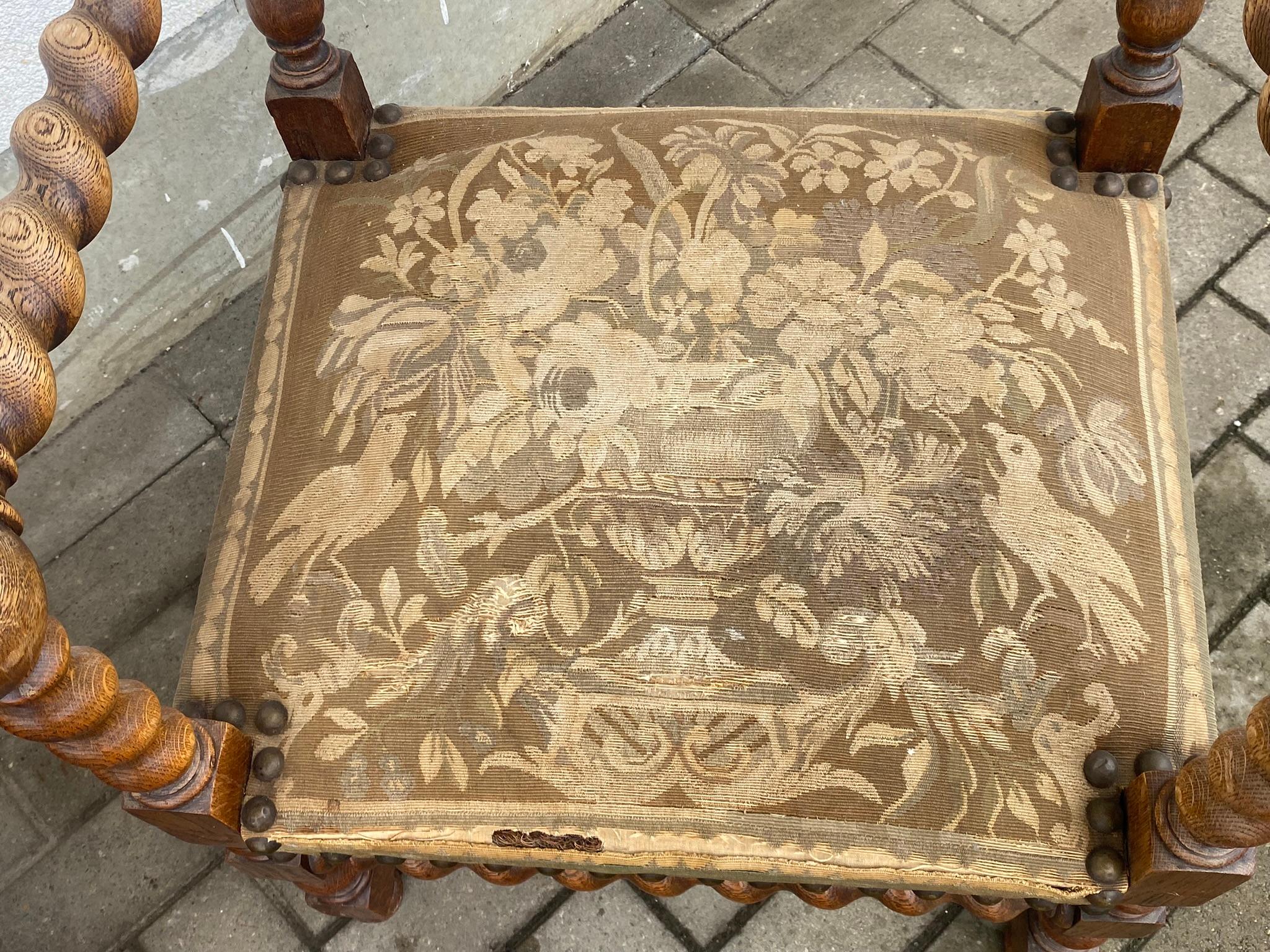Dos sillones estilo Luis XIII, hacia 1900 en venta 5