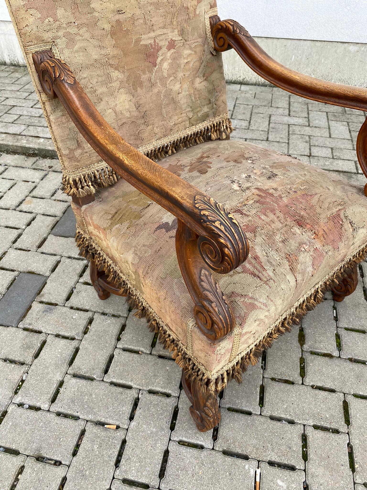 Deux fauteuils de style Louis XIII, vers 1900 État moyen - En vente à Saint-Ouen, FR