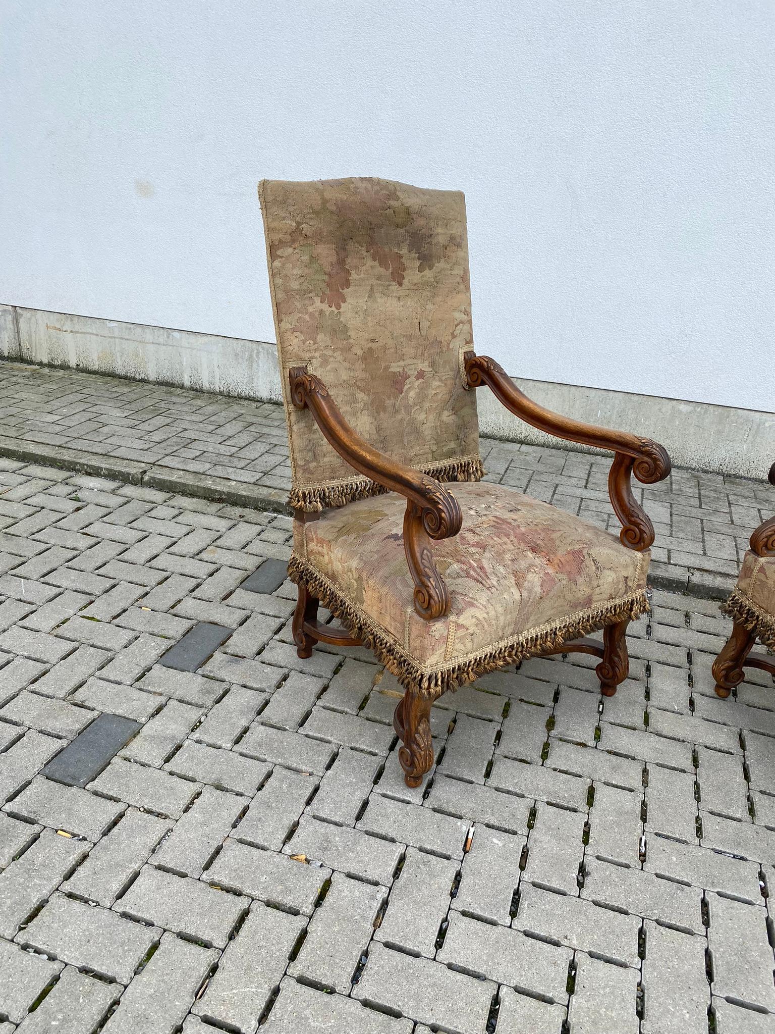 Début du 20ème siècle Deux fauteuils de style Louis XIII, vers 1900 en vente