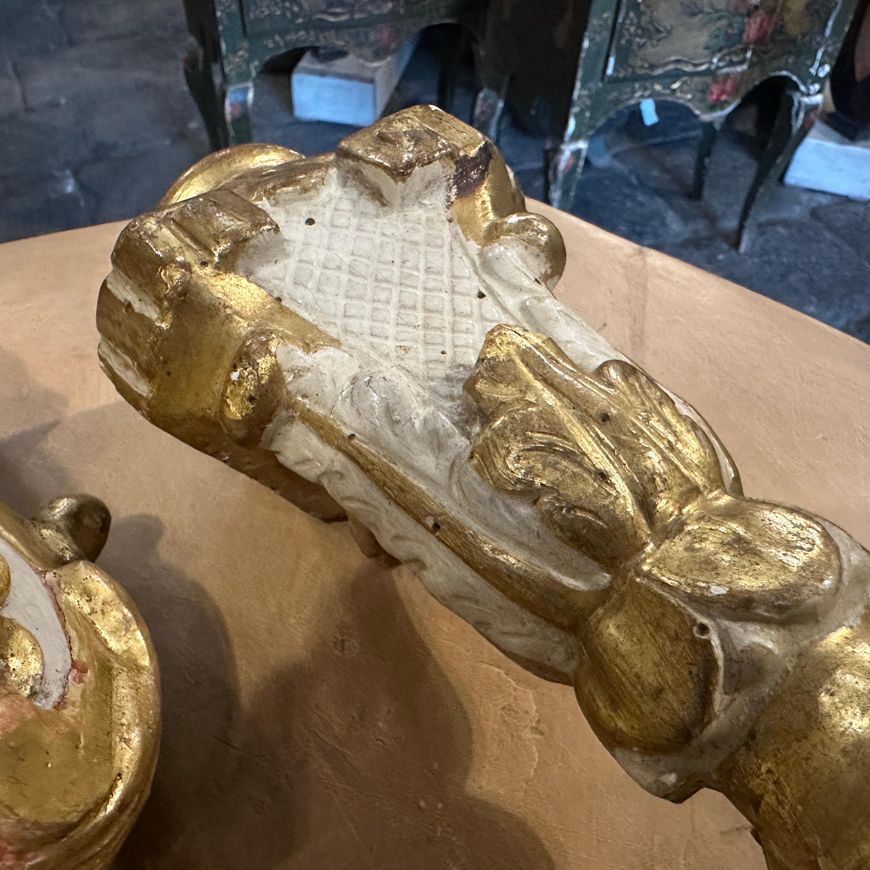 Es handelt sich um ein schönes und authentisches Paar antiker sizilianischer Schnitzereien, die in der Region als 