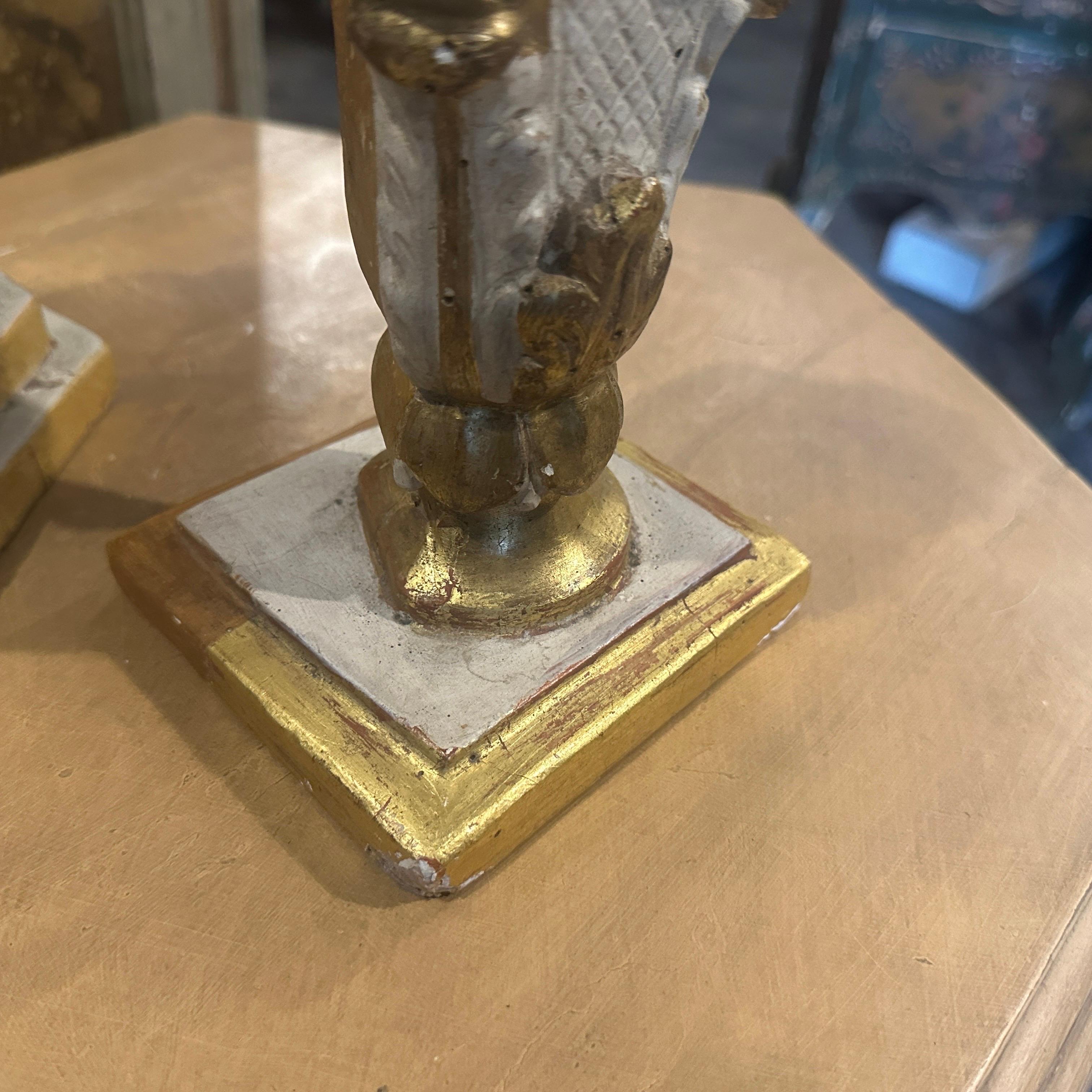 Zwei sizilianische Palmenständer aus weiß lackiertem und vergoldetem Holz im Stil Ludwig XV. im Zustand „Gut“ im Angebot in Catania, Sicilia