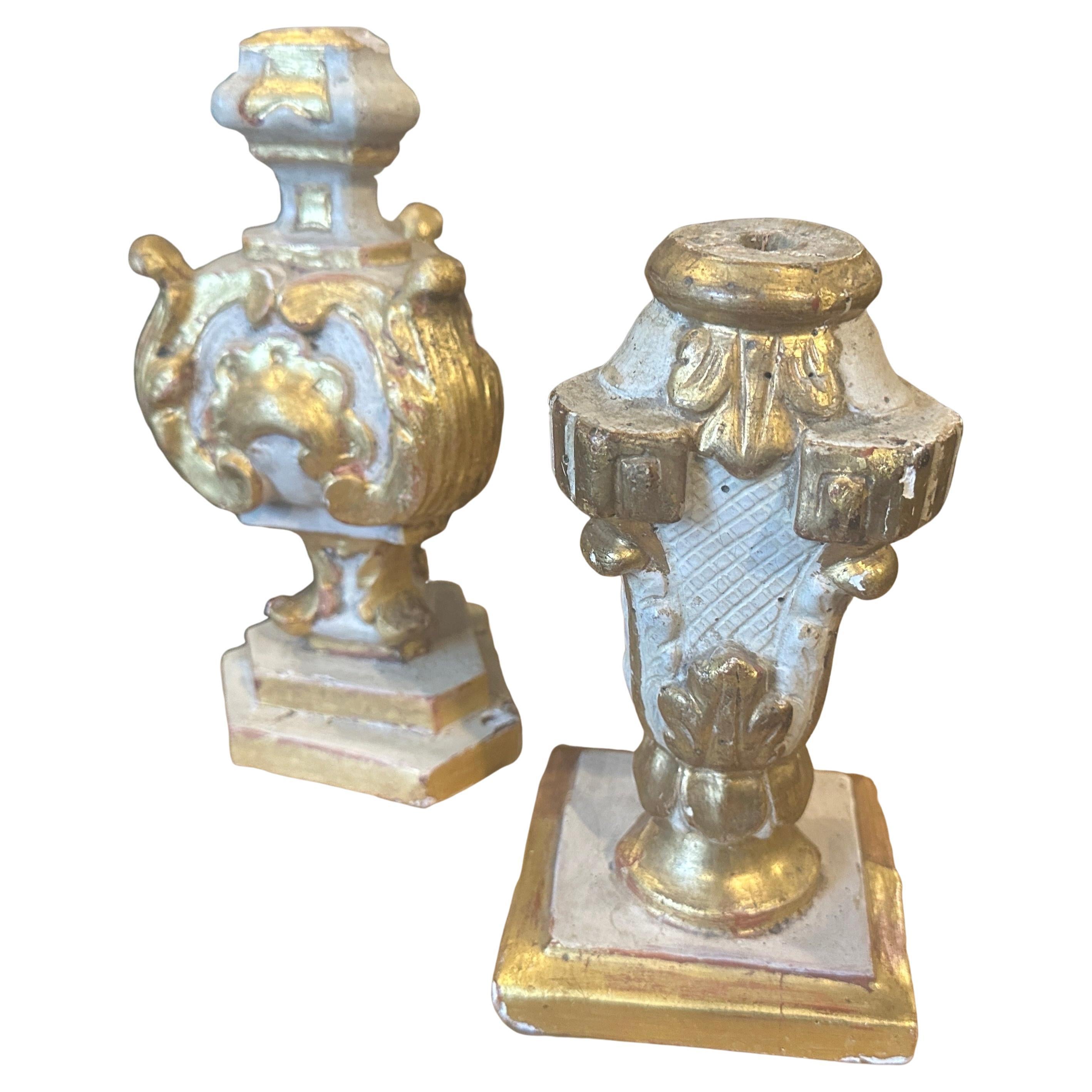 Zwei sizilianische Palmenständer aus weiß lackiertem und vergoldetem Holz im Stil Ludwig XV. im Angebot