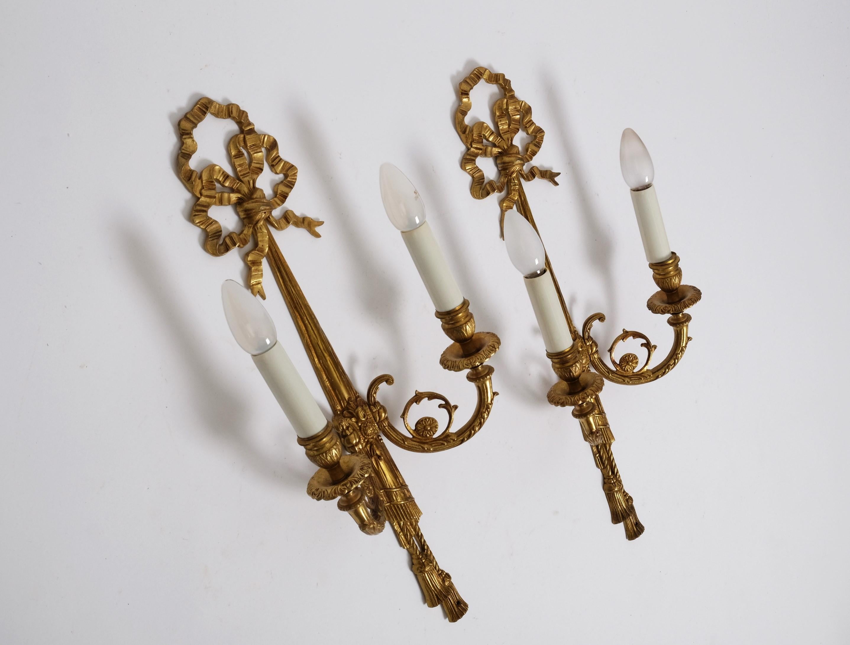 Two Louis XVI Revival Bow & Tassel Sconces France 1950s In Good Condition For Sale In München, BY