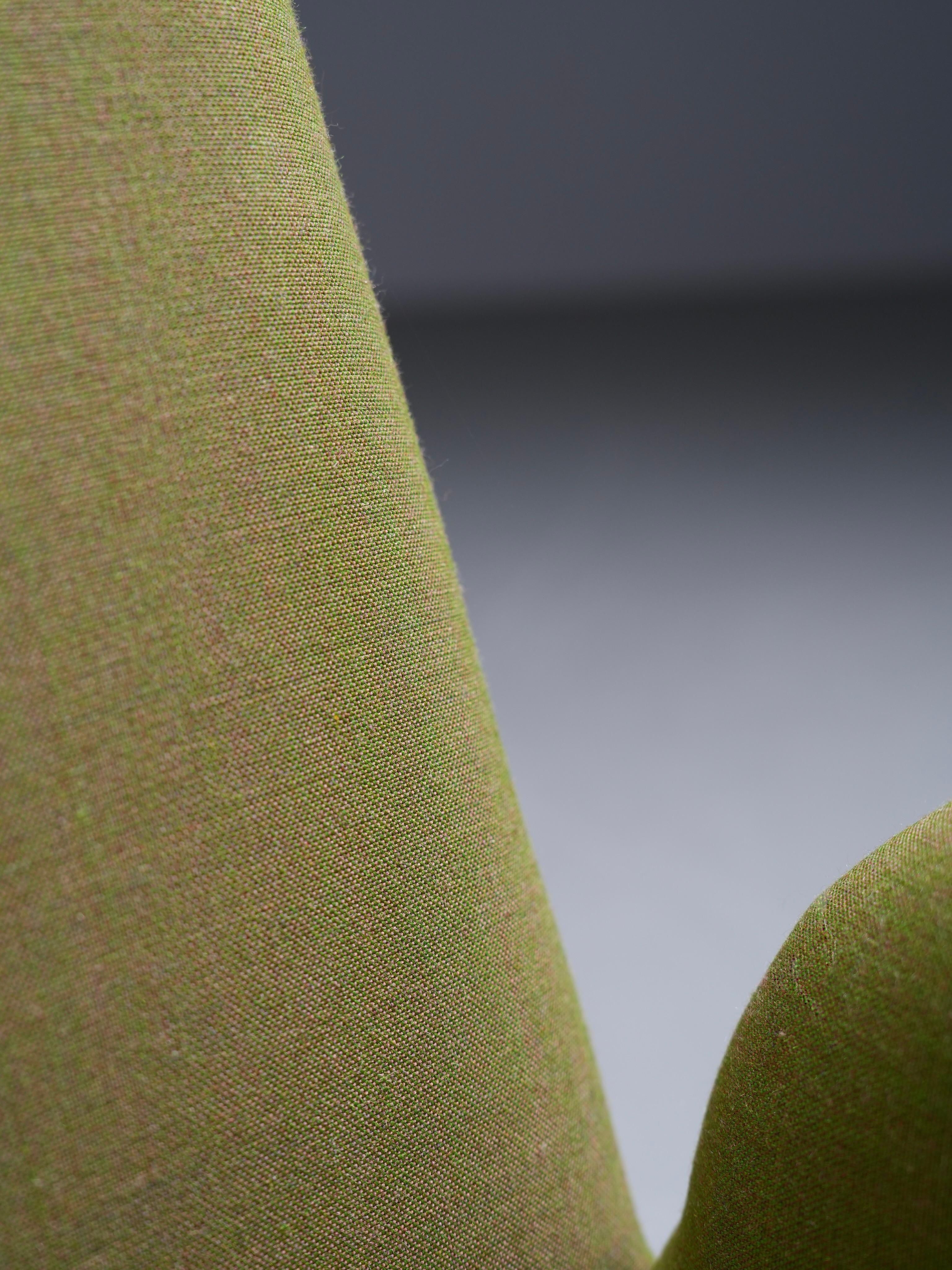 Due sedie da salotto di Fabrice Bergamo in tessuto e ottone, Italia, anni '50 In condizioni buone in vendita a Uithoorn, NL